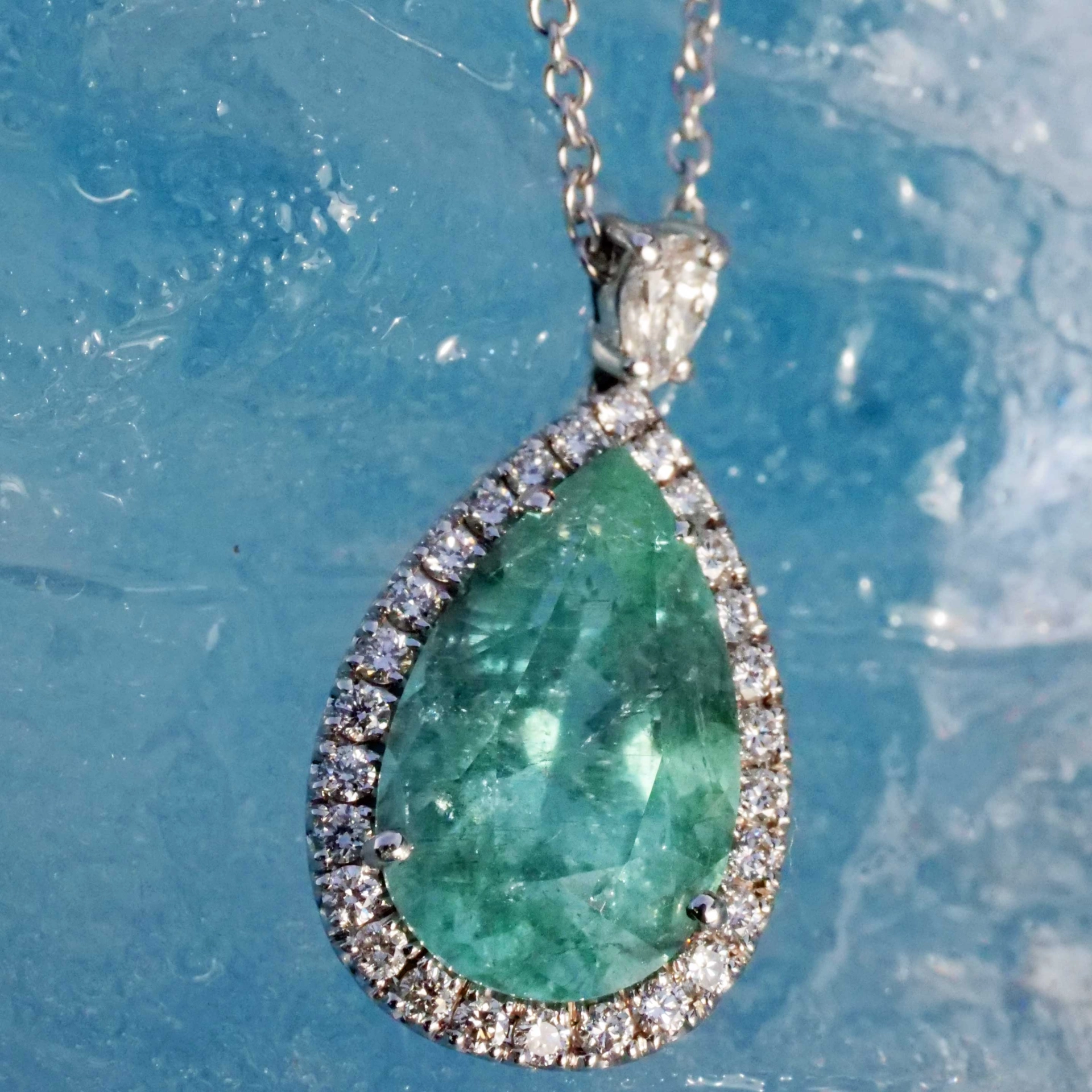 Paraiba Tourmalin Brilliant Necklace 3.89 ct 0.43 ct 18 kt White Gold..what a Icebreaker