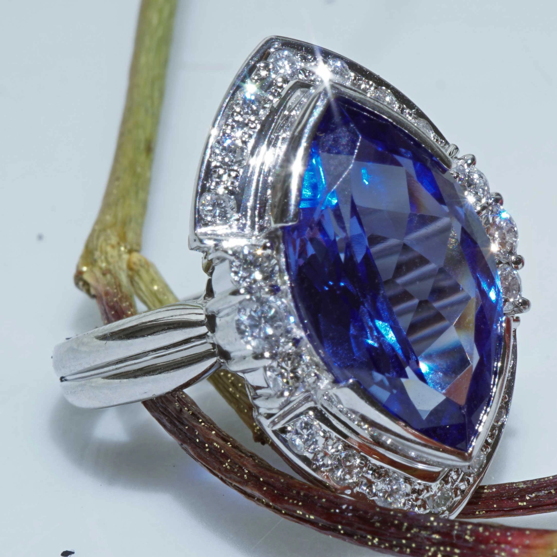 Tanzanite Brilliant Ring 900 Platinum 6.42 ct 0.50 ct.. Star of Africa in Navette Shape...soooo beautiful