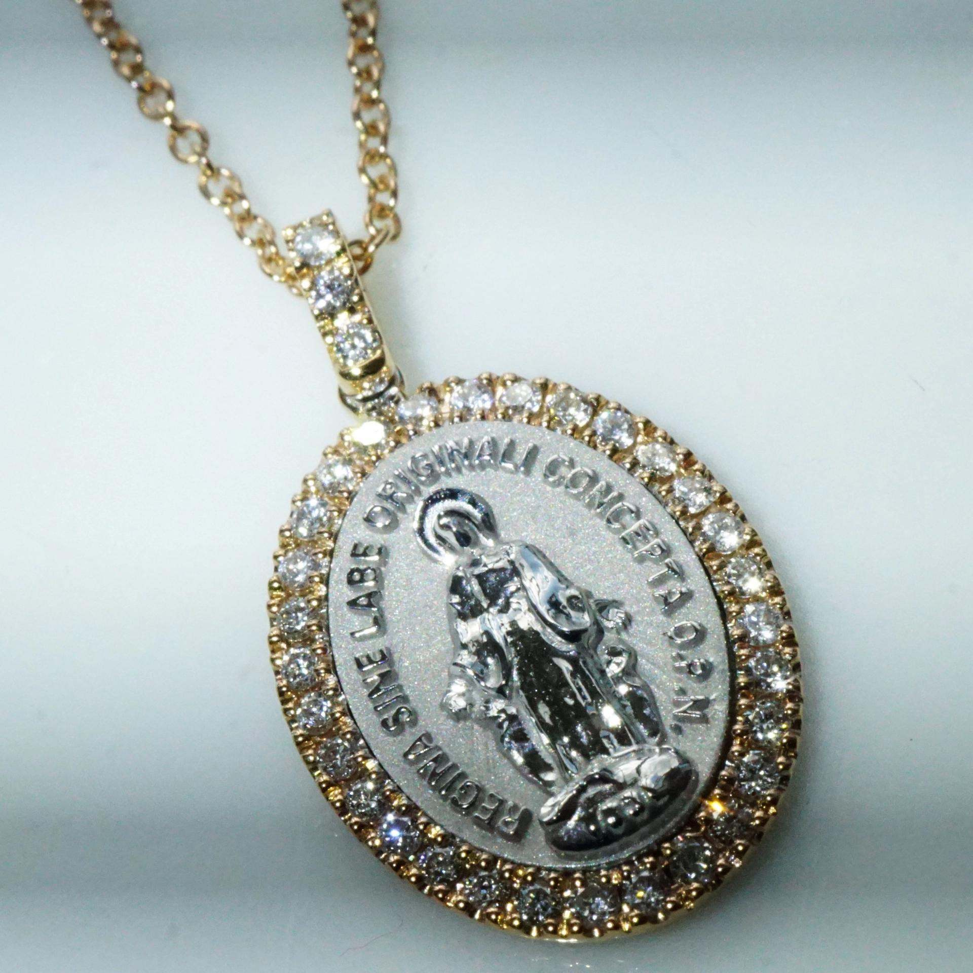 Sweet Madonna Pendant made in italy perfectly set in 750 White Gold and Rose Gold