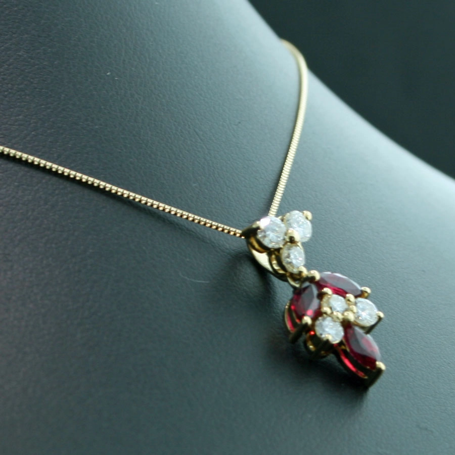 Rubin-Brillant-Collier-750er-Gelbgold