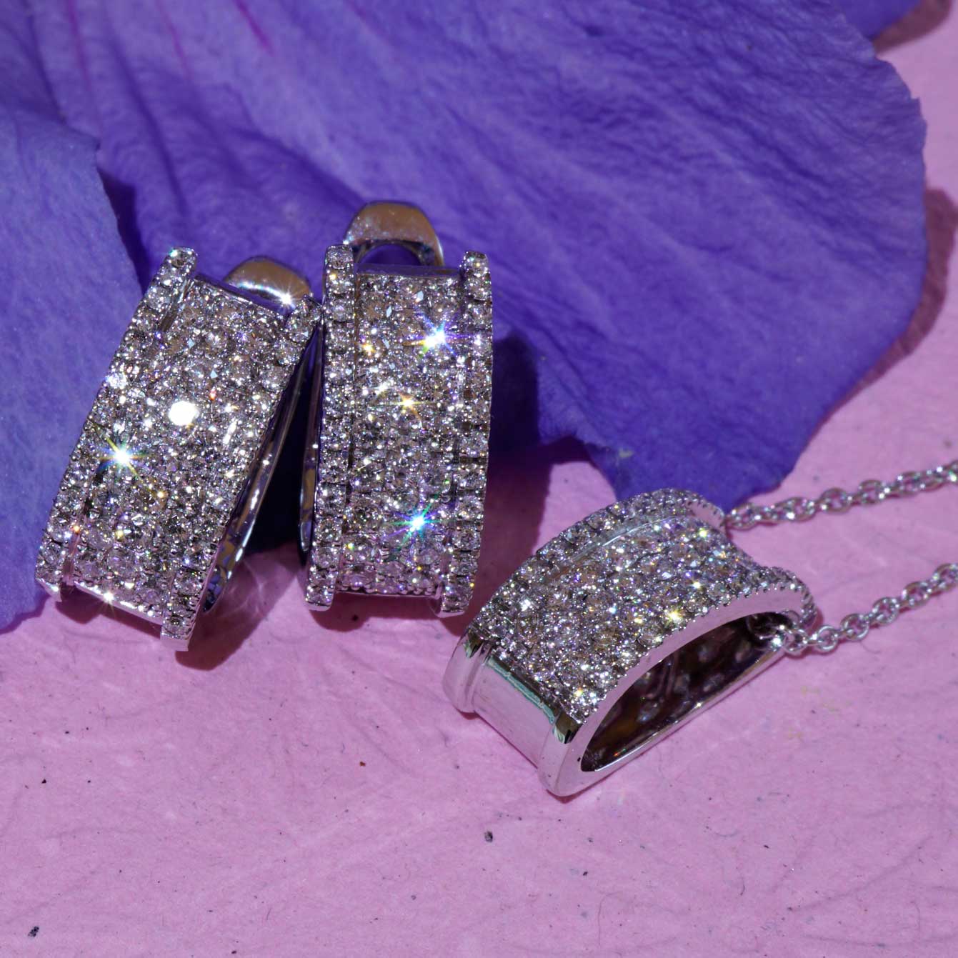 Brilliant three-quarter Hoop Earrings 0.69 ct 750 White Gold TW VS made in Italy very solid