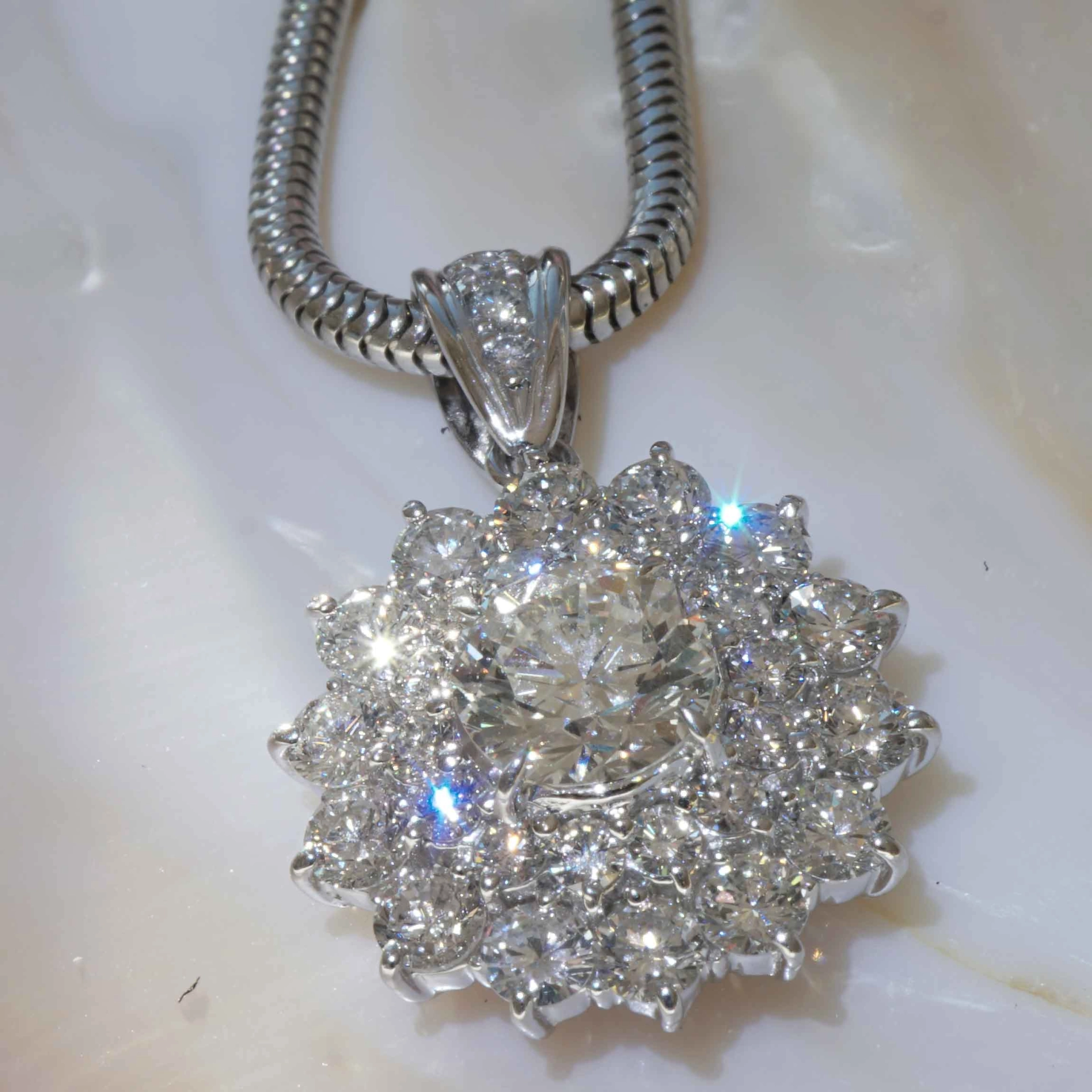 Solitaire Pendant 1.022 ct 1.48 ct 900 Platinum high-end Rosette Shape