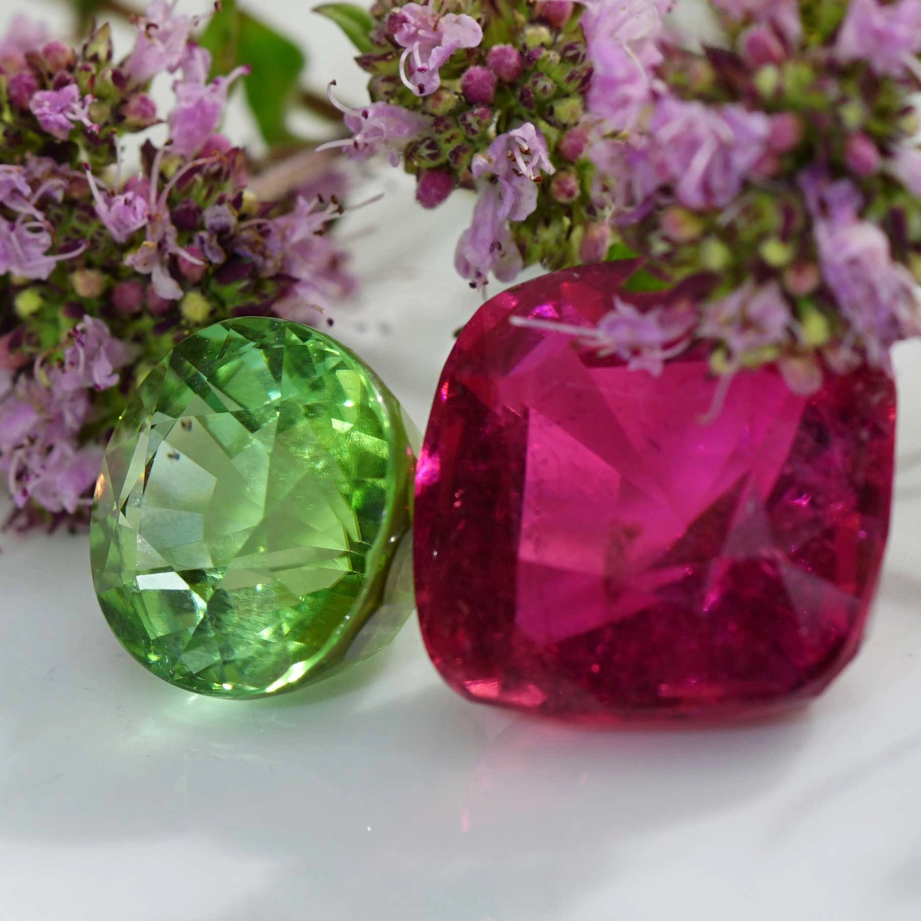 Rare Rubellite from Afghanistan 23.10 ct red-pink Exception of Luminosity AAA+
