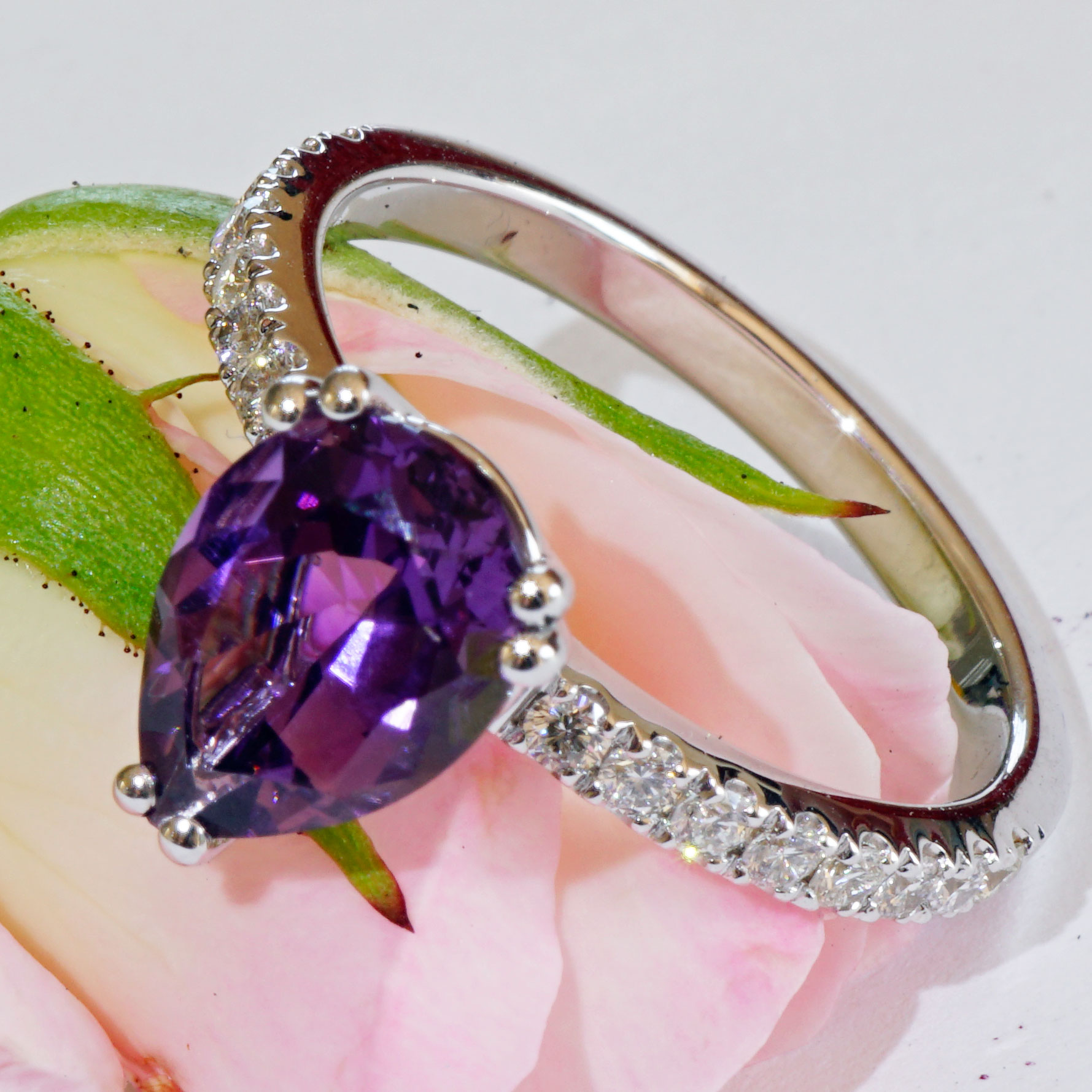 Yellow Saphire Brilliant Ring 18 kt White Gold 1.41 ct AAA+ very fine Jewellery