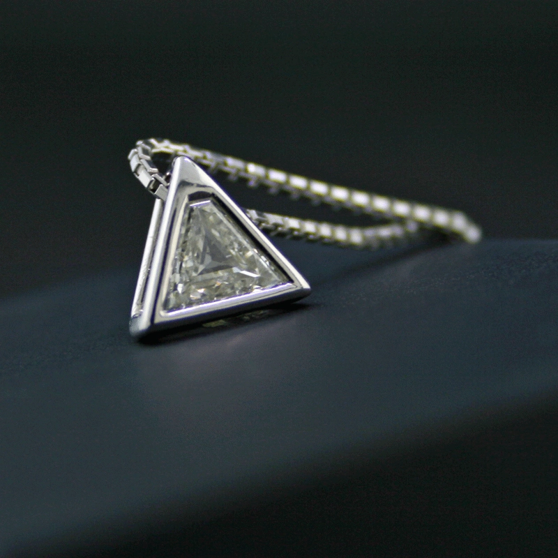Solitäranhänger m. Kette, 900/-Platin