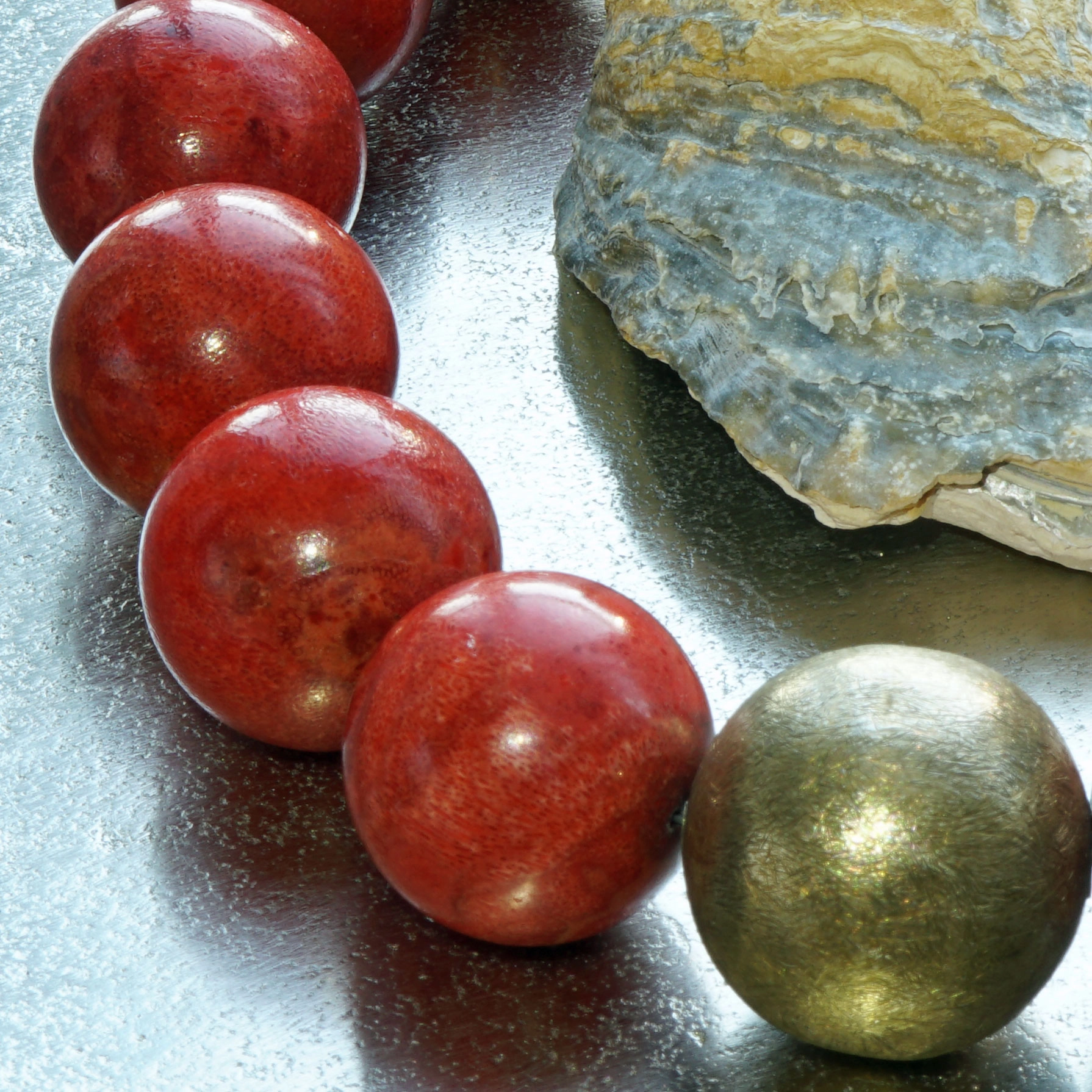Avant-garde Necklace, very attractive, handcrafted, gold-plated silver Ball 