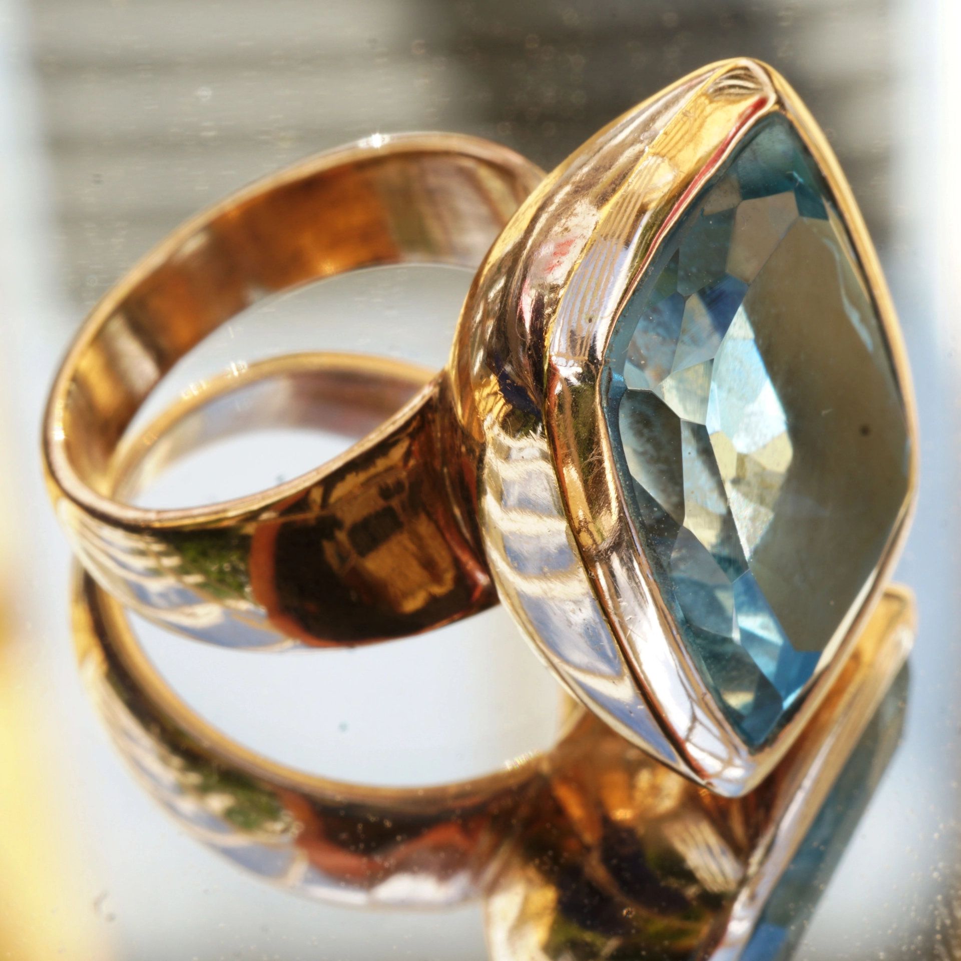Bluetopaz Ring 27 ct Silver Rosegold Plated....Wow Jewelry