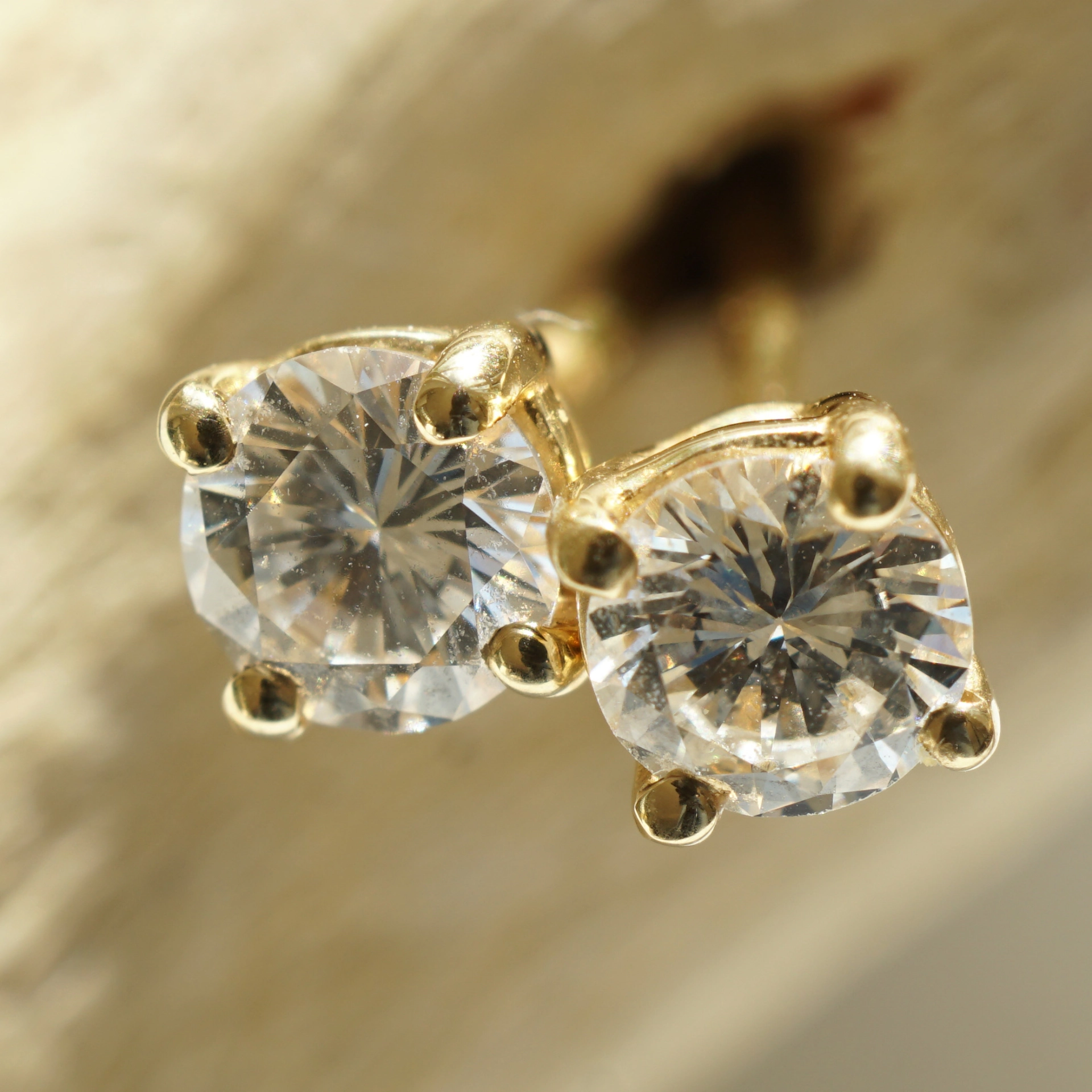 Solitaire Ear studs with full-cut Diamonds 0.42 ct, TW VVS