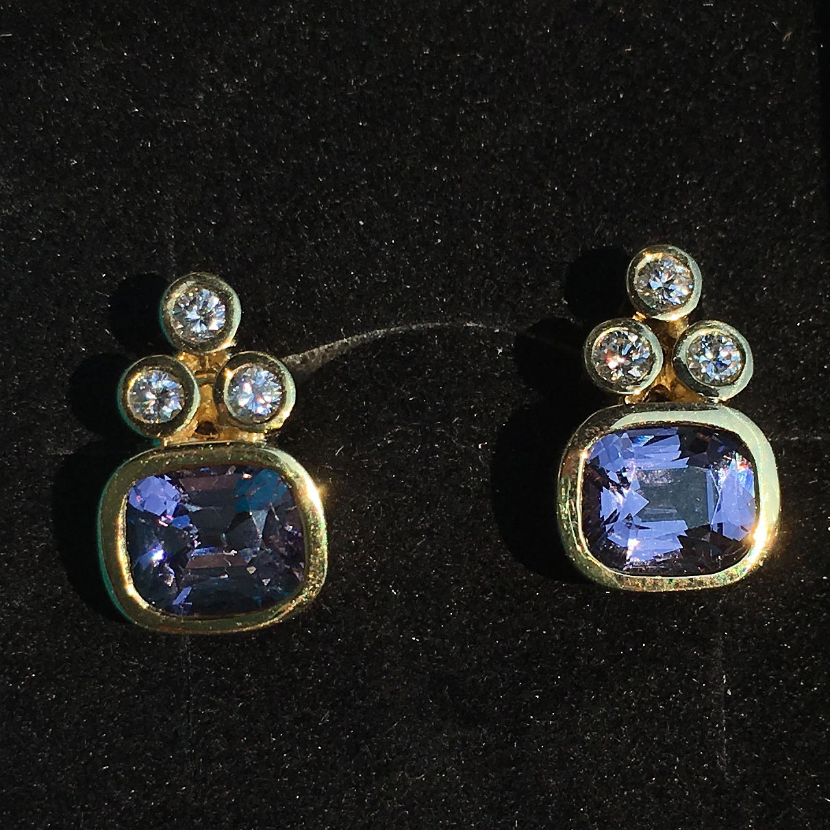 Farbenjäger Kollektion*Iris blue*Spinell Brillant Ohrstecker 585er Gold total 2.49ct