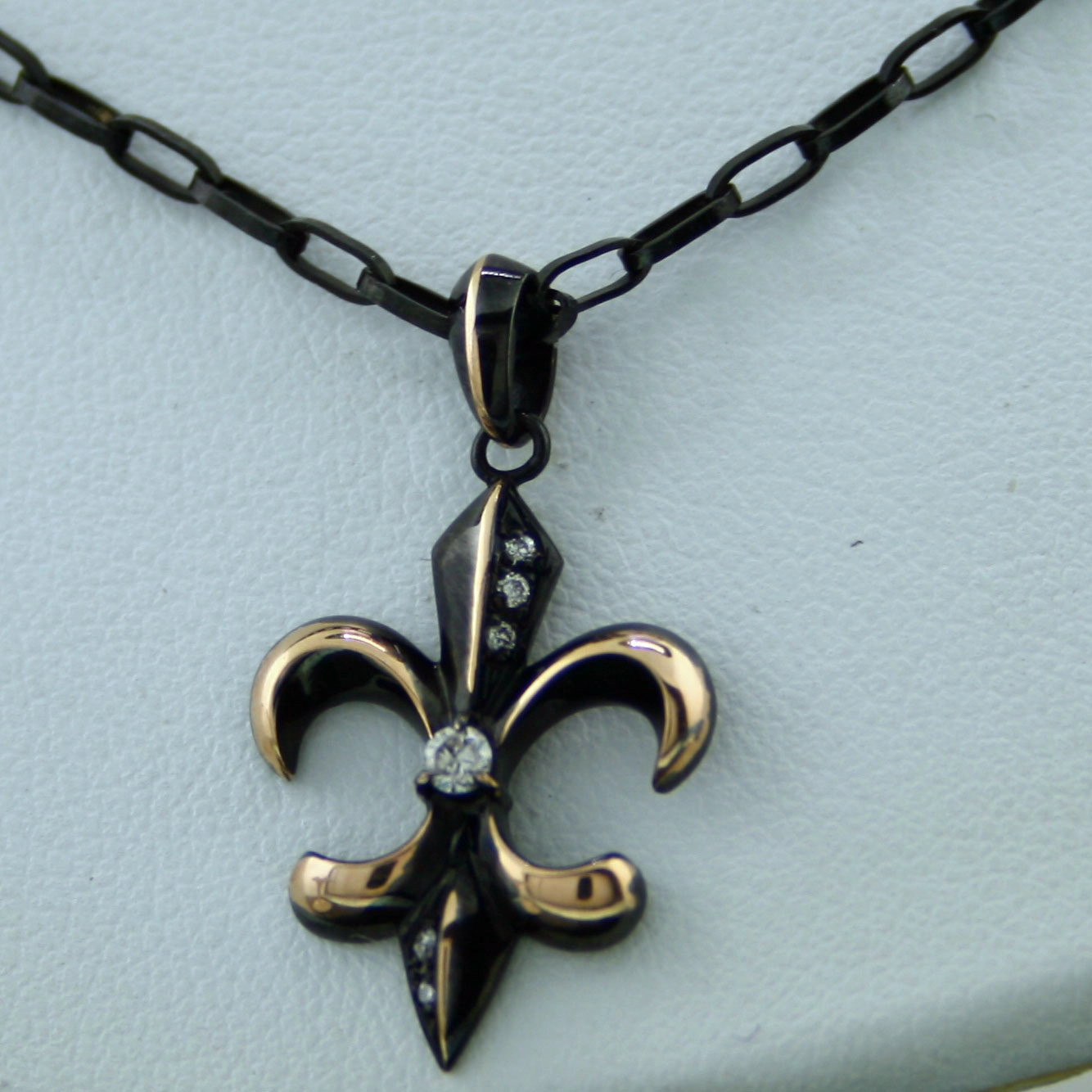 Diamantanhänger mit Kette, 750/-Rose´g., schwarz rhodiniert