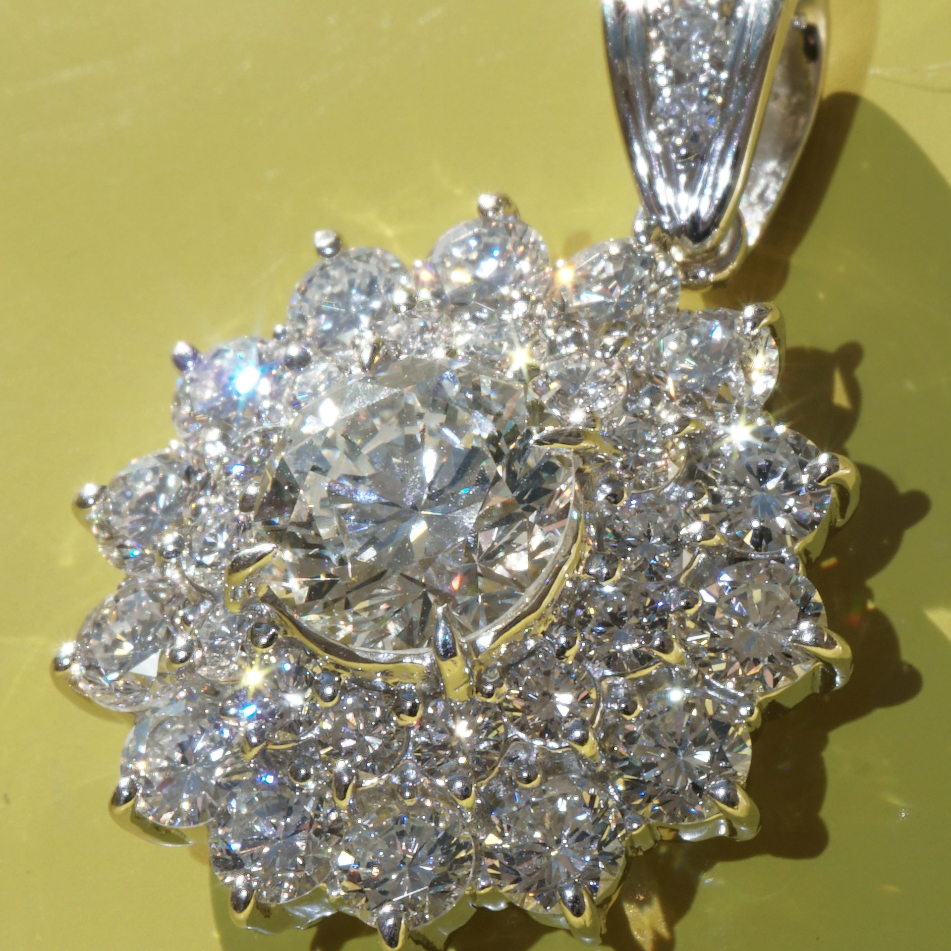 Solitaire Pendant 1.022 ct 1.48 ct 900 Platinum high-end Rosette Shape