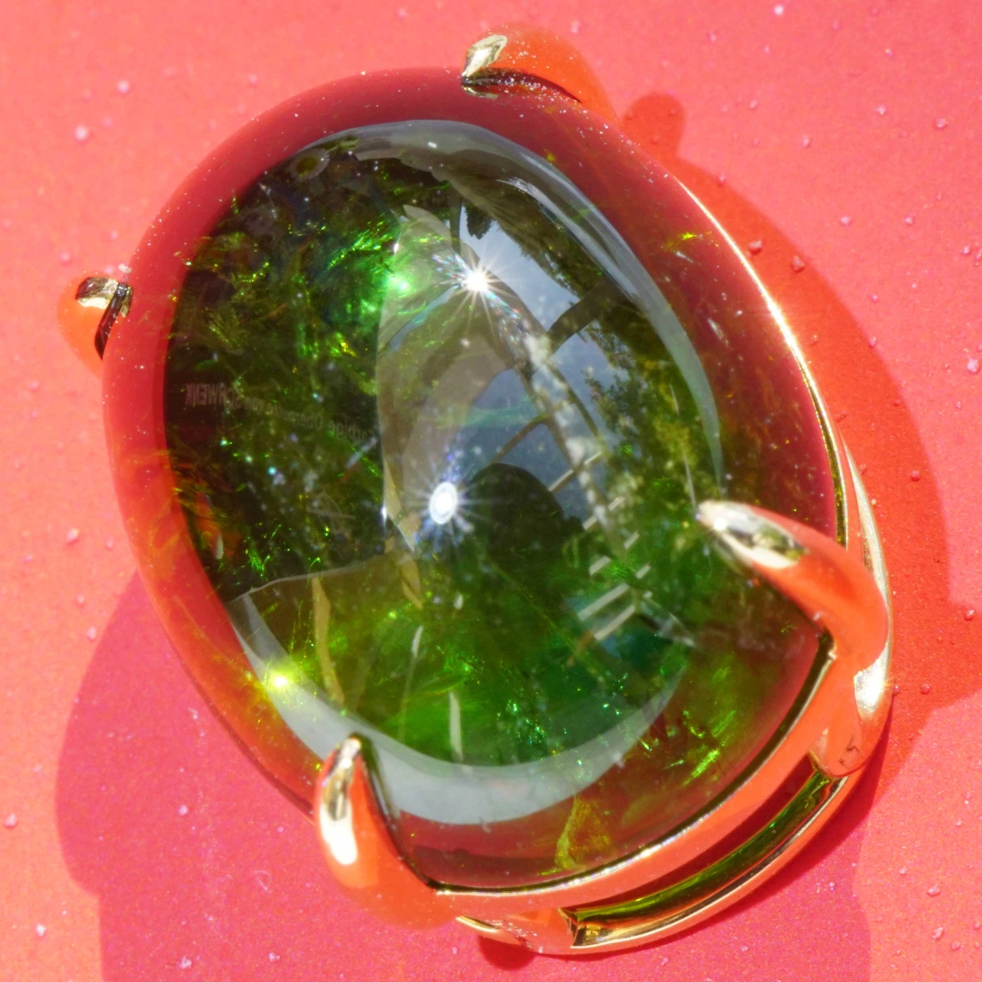 Turmalin Pendant with incredible luminosity 18 kt Yellow Gold green Power