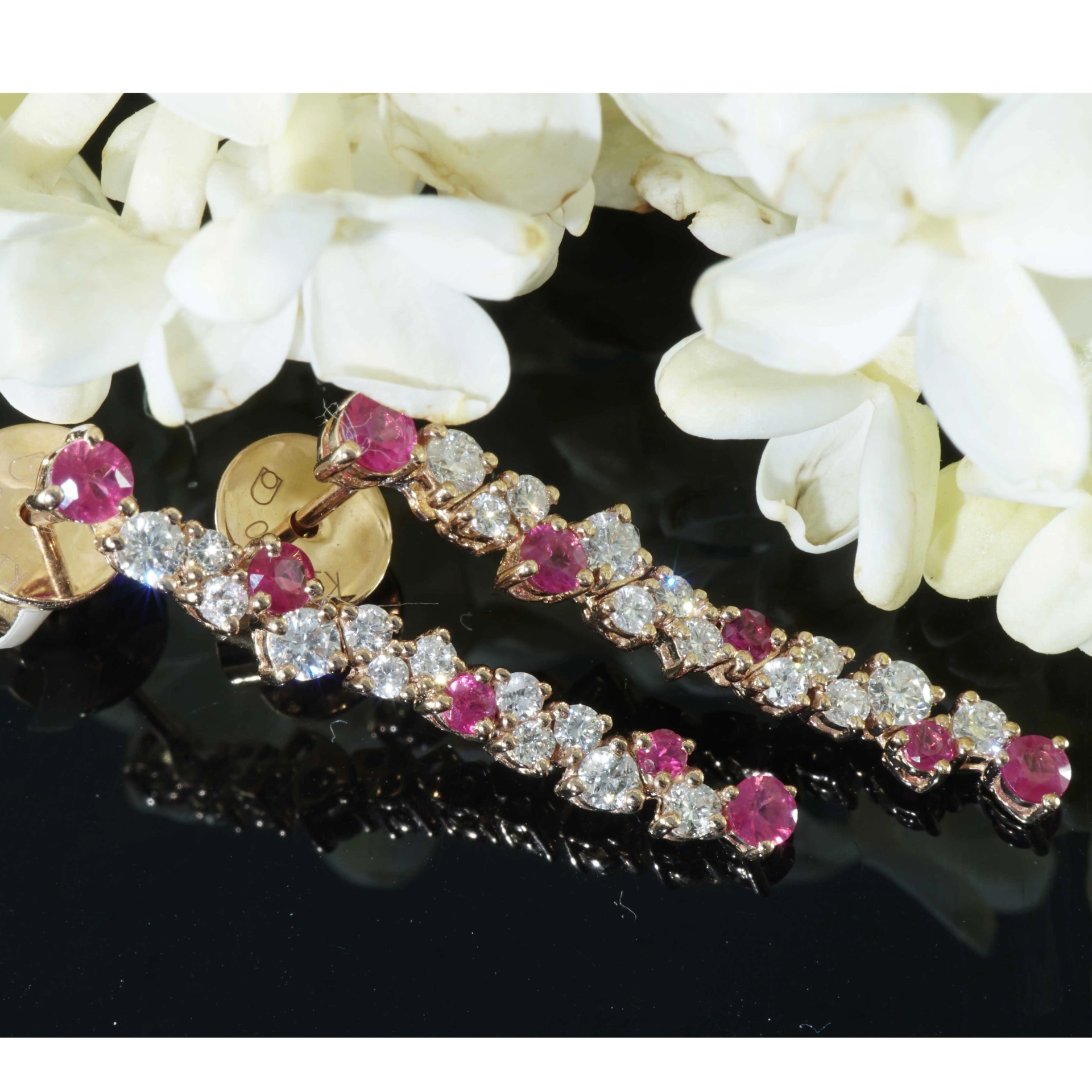 SON04231-Rubin-Brillant-Ohrhaenger-750er-Rosegold-0-40-ct-0-56-ct-unlimited-Glory-tolles-Design Ruby Brilliant Earrings 18 kt Rose Gold...for a glorious Appearance