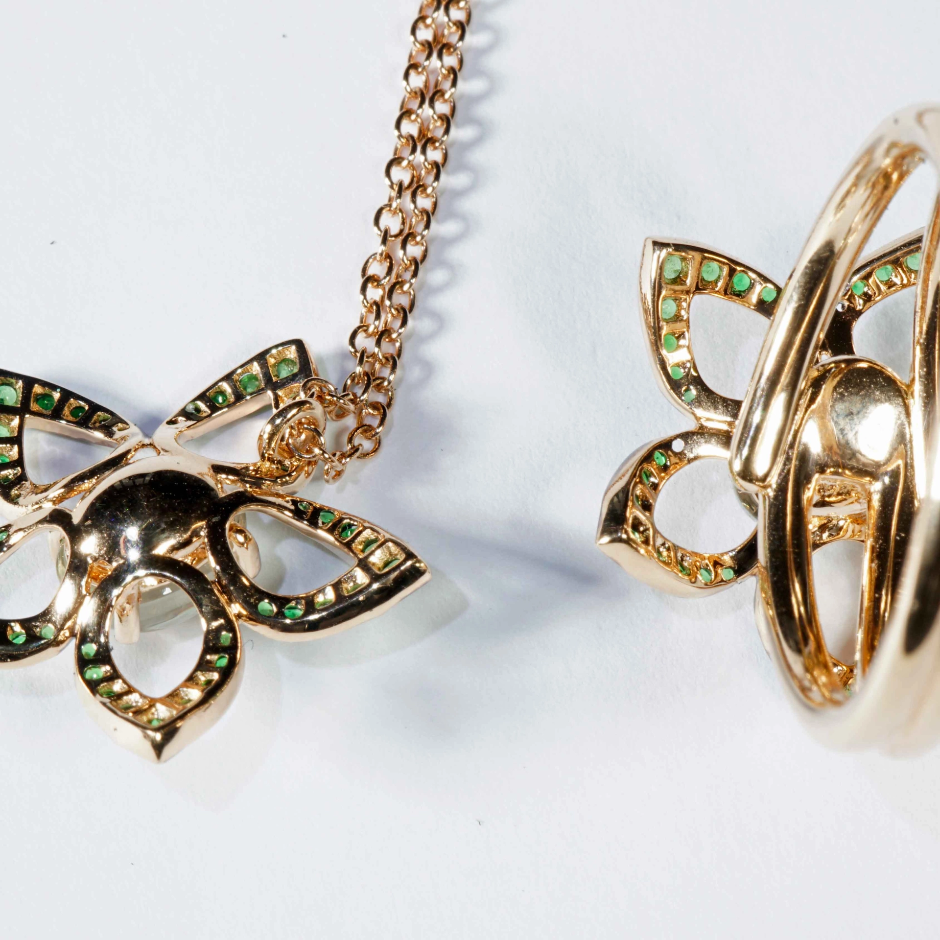 Floral Moonstone Tsavorite 18 kt Rosegold Pendant with Chain....poison green and moonlight
