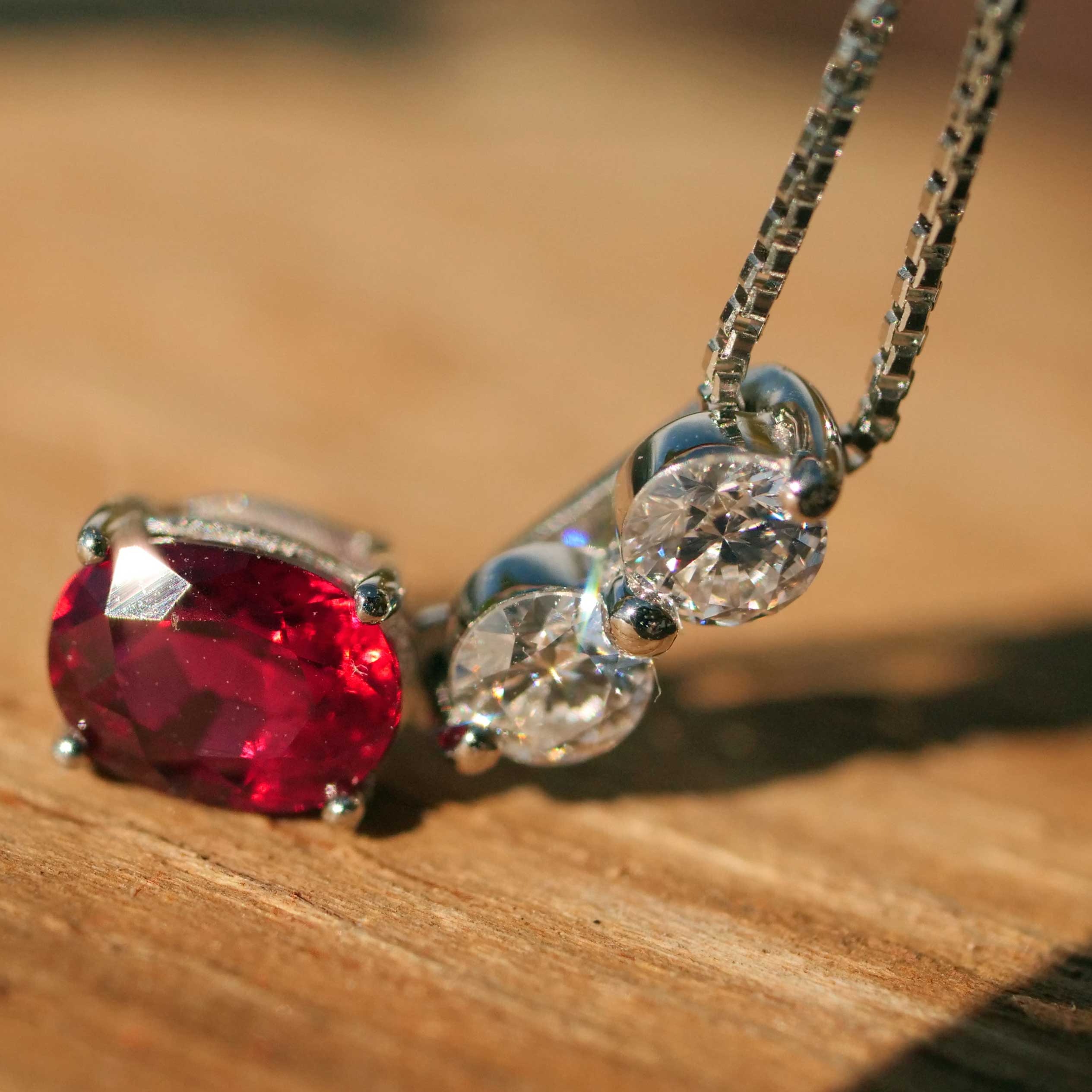 Ruby Solitaire Brilliant Petit Necklace 0.542 0.158 950 and Chain in 850 Platinum TOP Quality