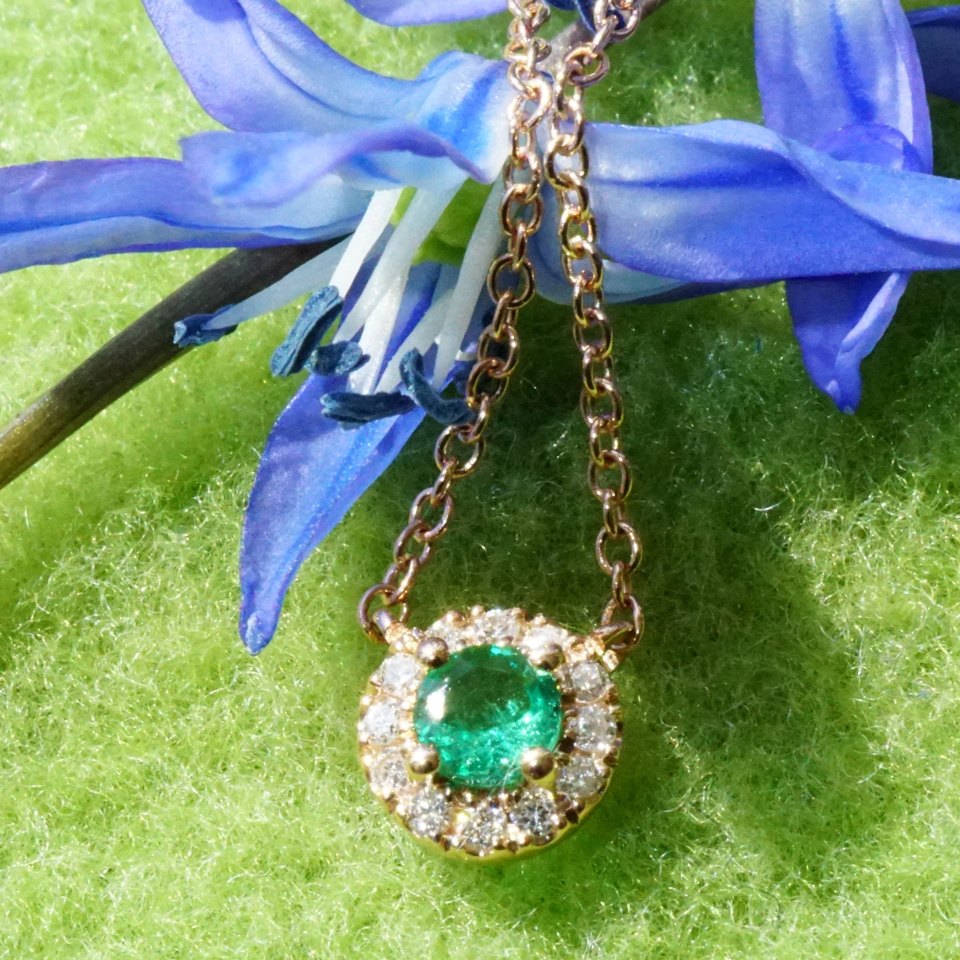 Emerald Brilliant Necklace 18 kt Rose Gold..the sweetest petit Necklace