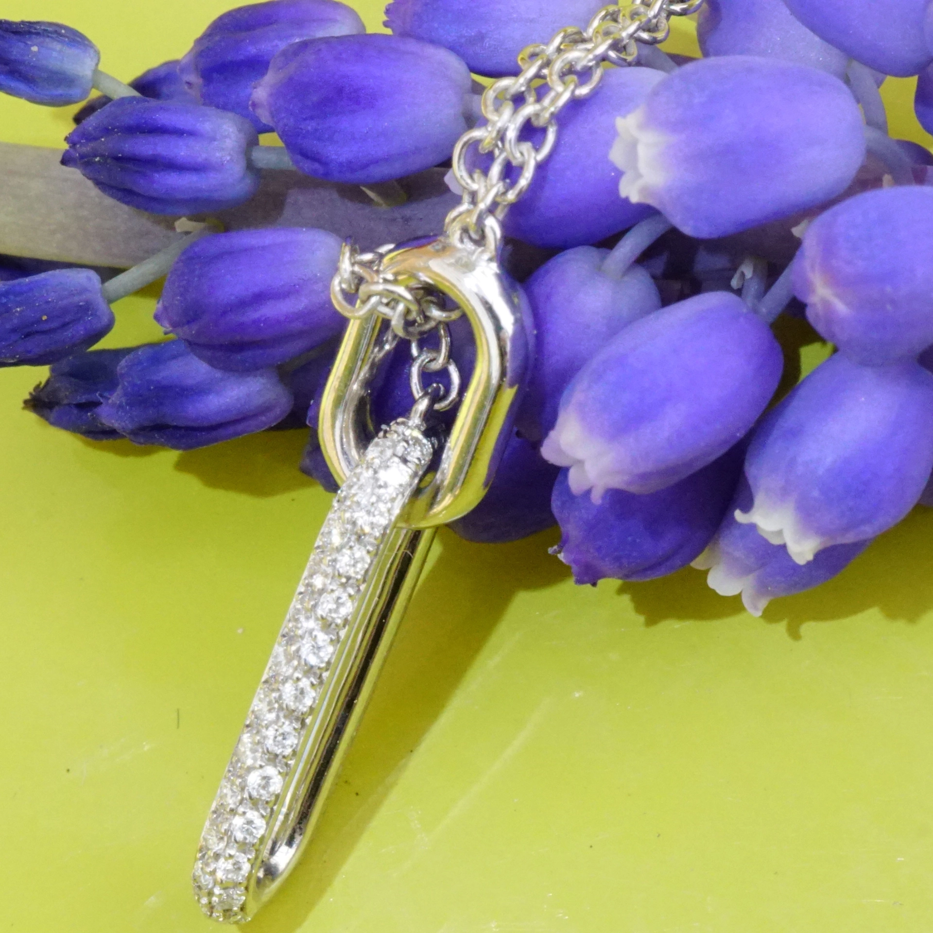 Brilliant Necklace 18 kt White Gold Ultra Modern 0.20 ct TW VS