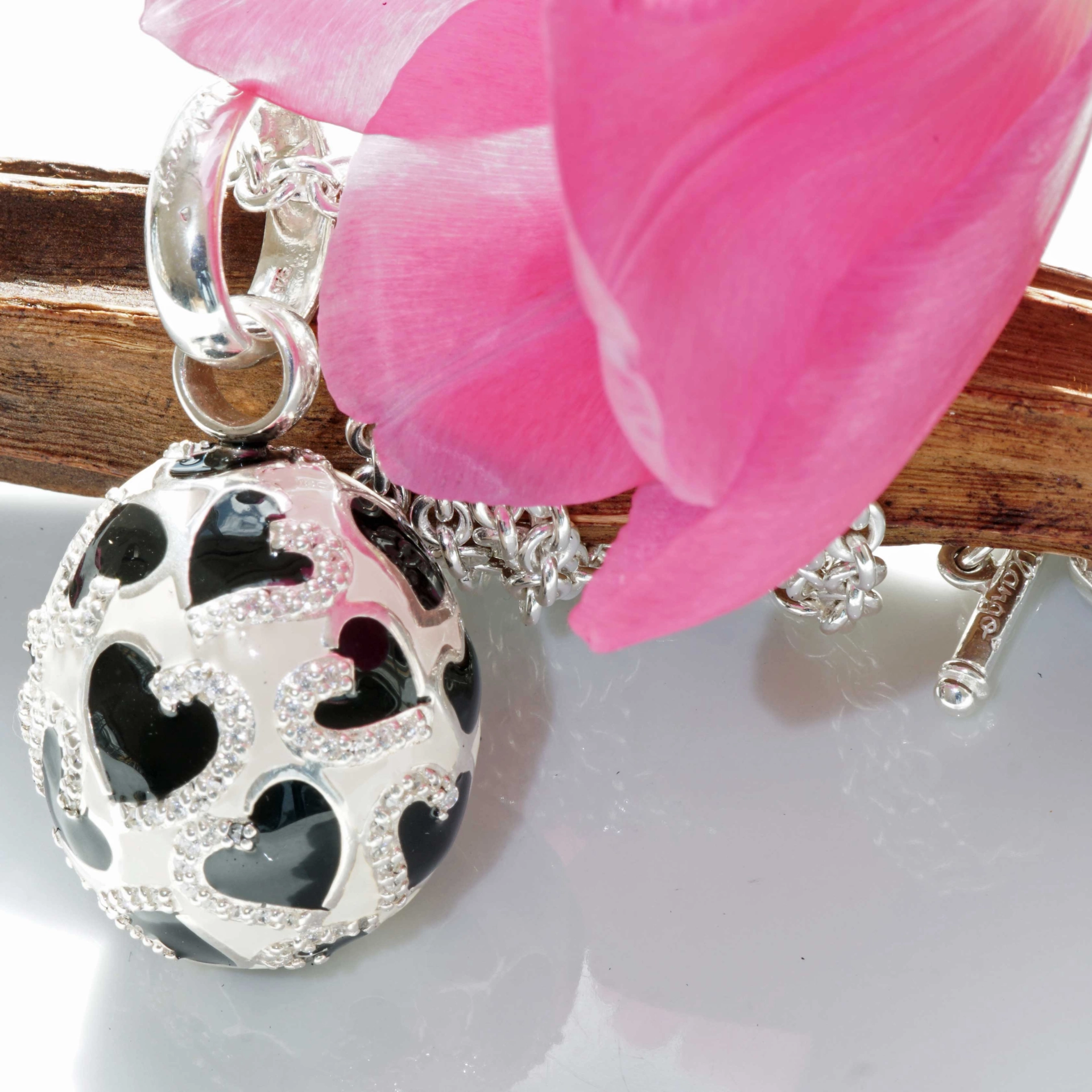 Chilango Pendant Faberge Style Heart Black / White 925 Silver Enamel