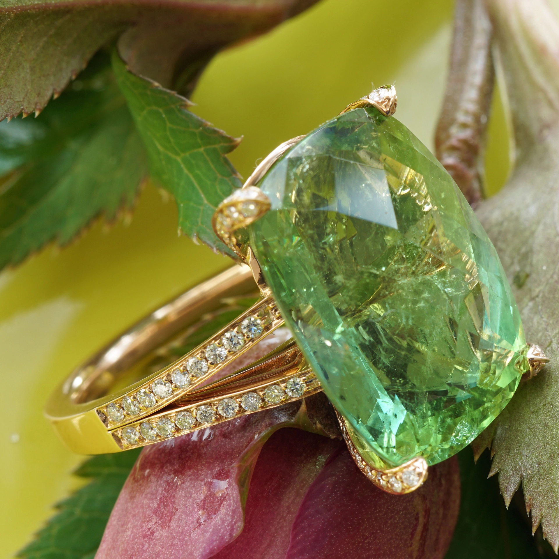 Tourmaline brilliant ring, 17.98 ct, 0.60 ct, TW VS ..... paraiba colored green huge beautiful 18 kt rose gold