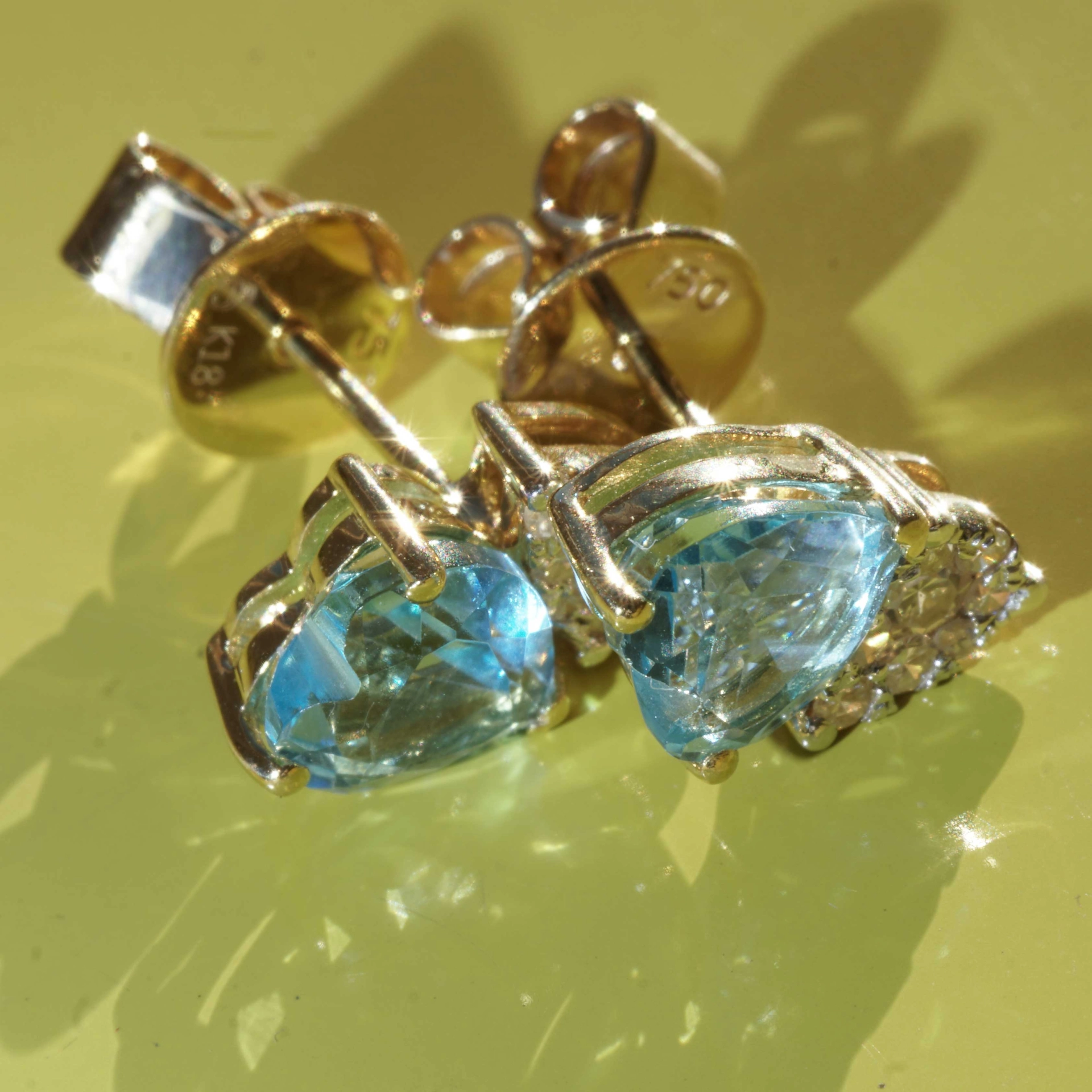 Heart shaped Blue Topaz Earrings 18 kt Yellow Gold with Diamonds