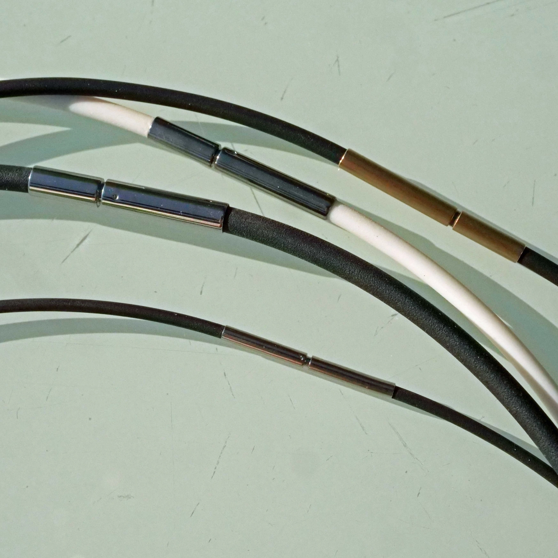 White Choker made of SilikMed with Steel Bayonet in 3 mm Diameter 45 cm