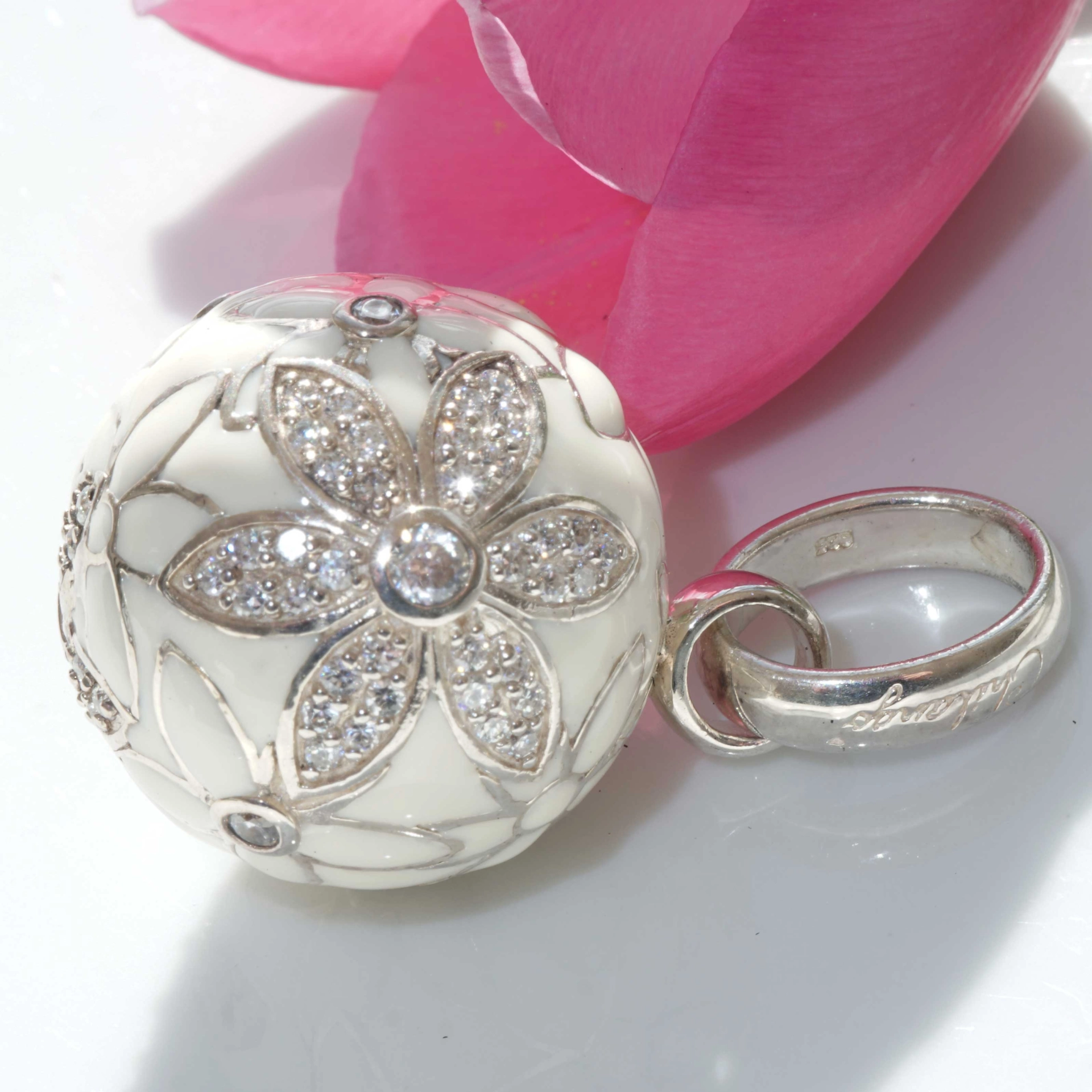 Chilango Pendant Faberge white Flower with Circonia 925 Silver Enamel