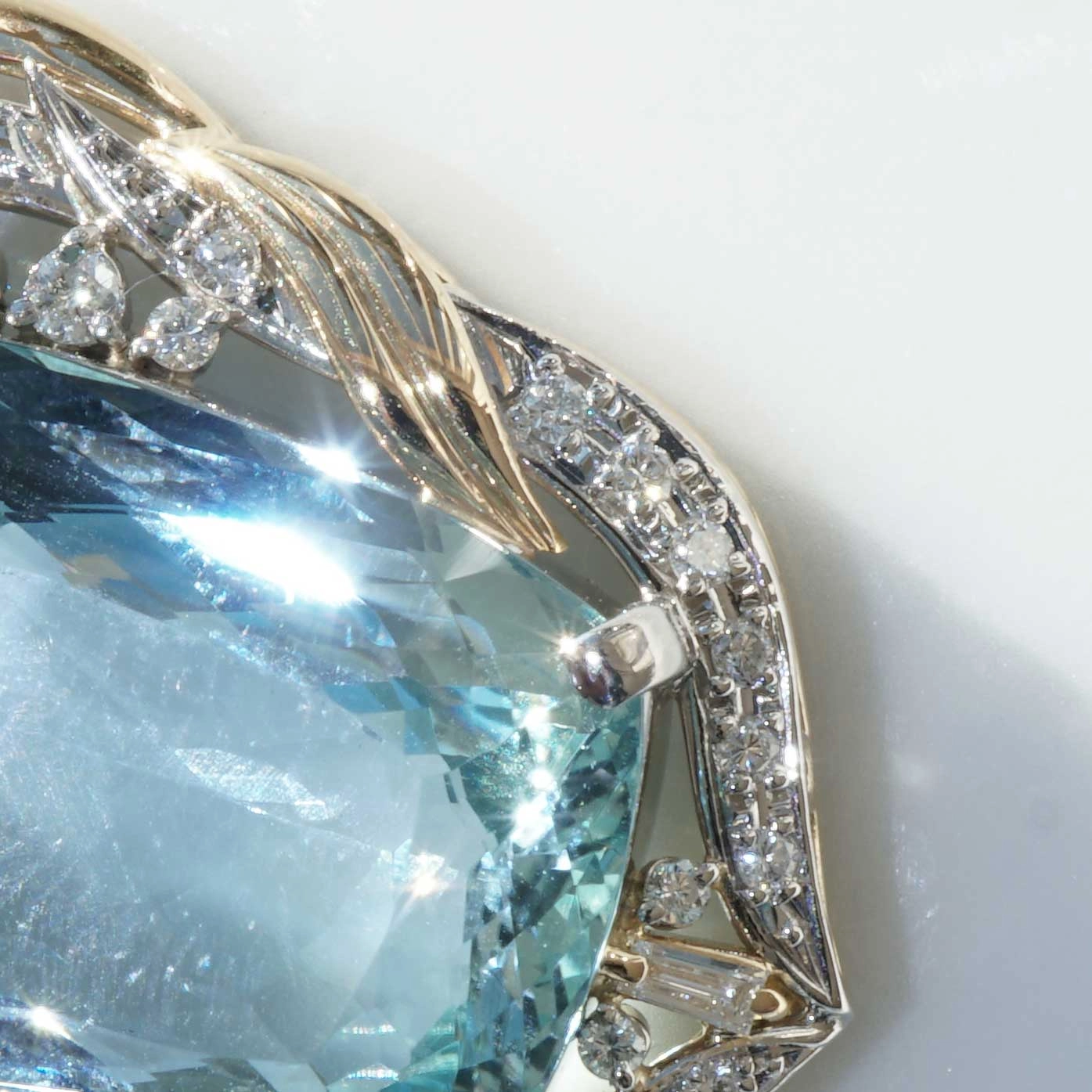 Aquamarine Brilliant Pendant 24.5 ct 18kt Yellow Gold..intensive Color rare