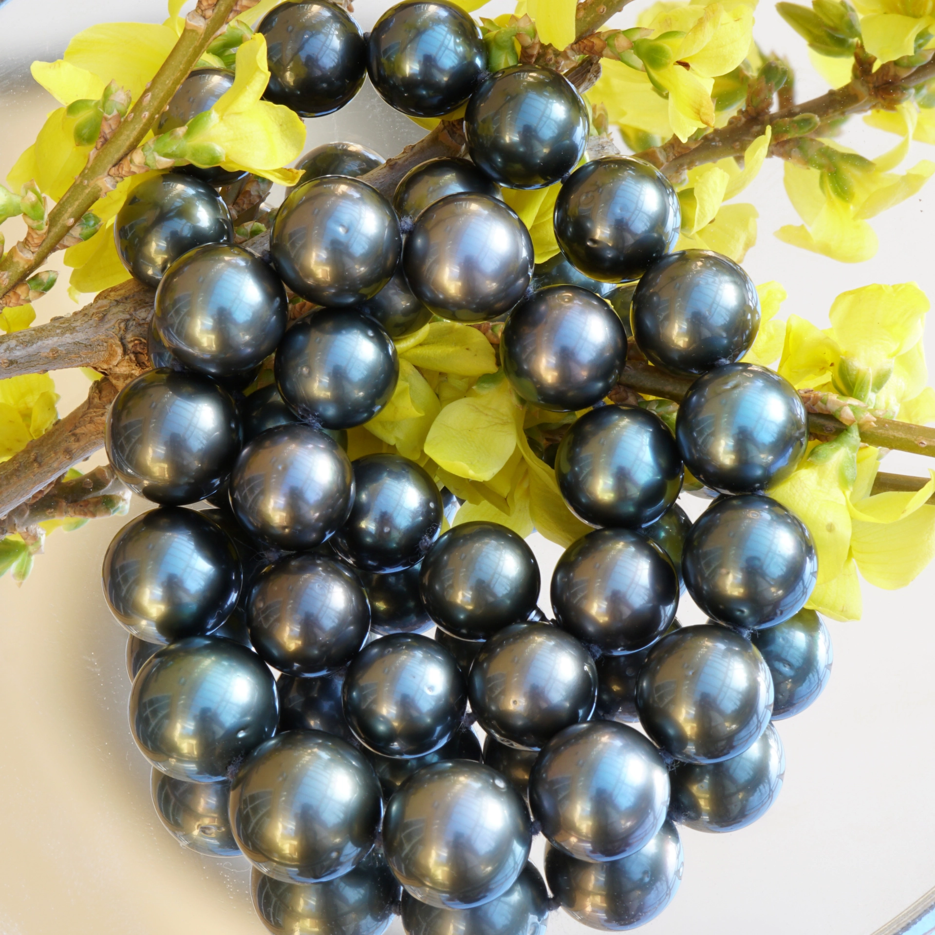 Round Tahitian cultured Pearl Necklace in black-dark anthracite AAA+ 8-10,8mm