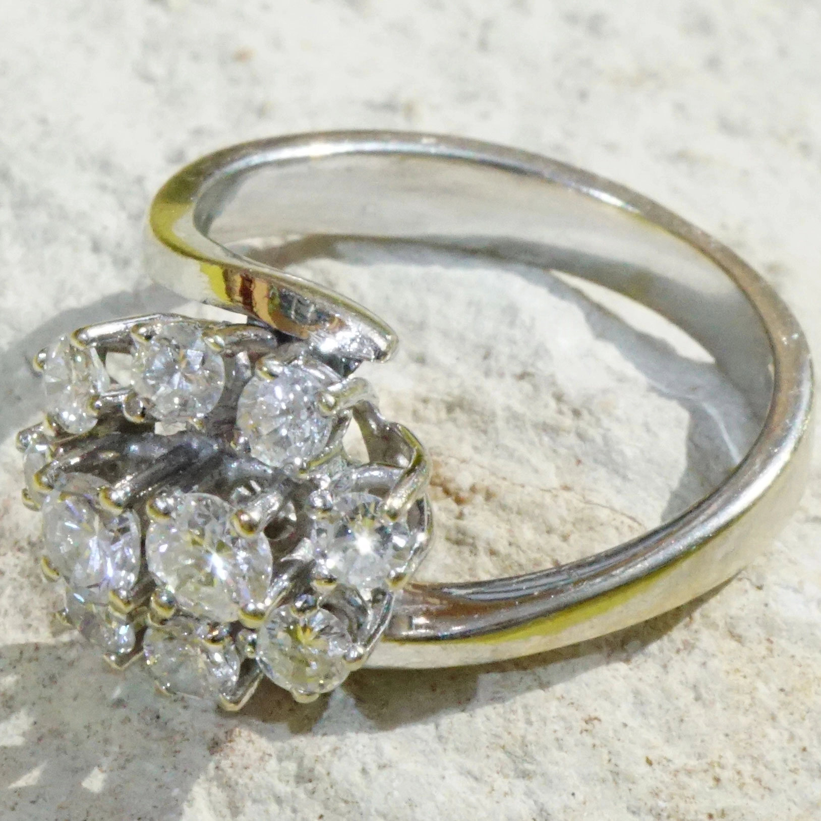Brilliant Ring 1 ct Diamonds...what a charming Style