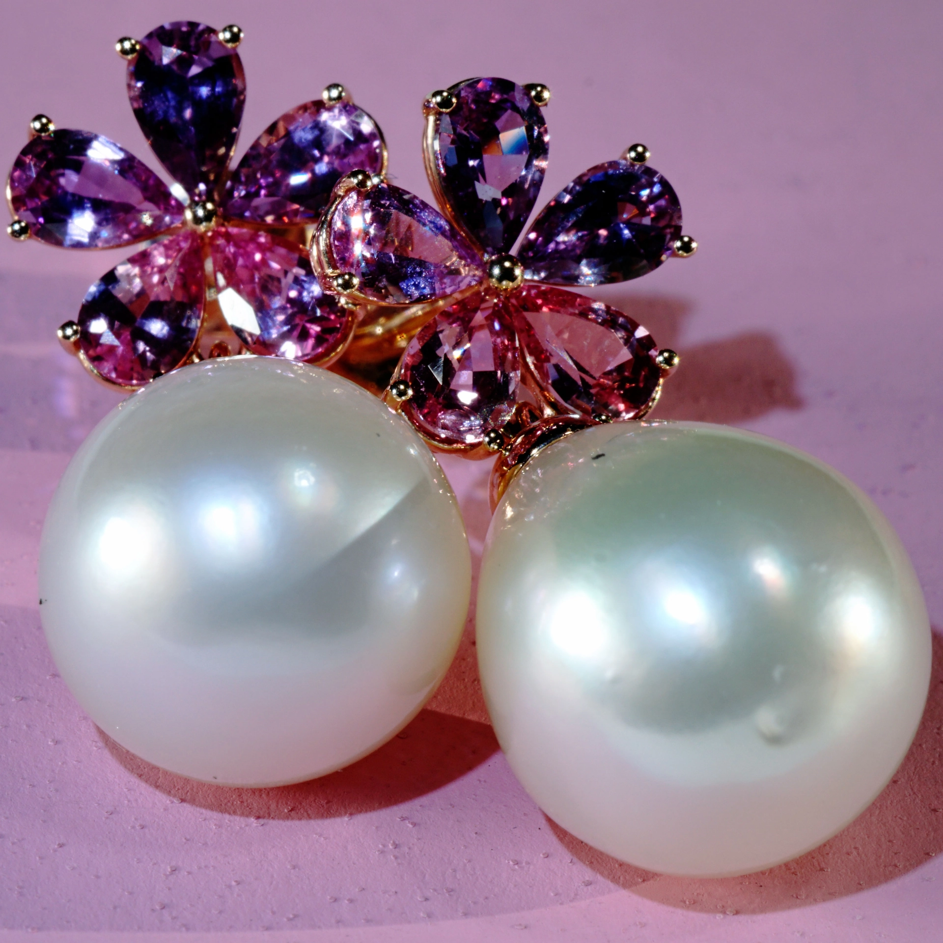Mahenge Spinel Earrings with Southsea Pearls 18 kt Rosegold