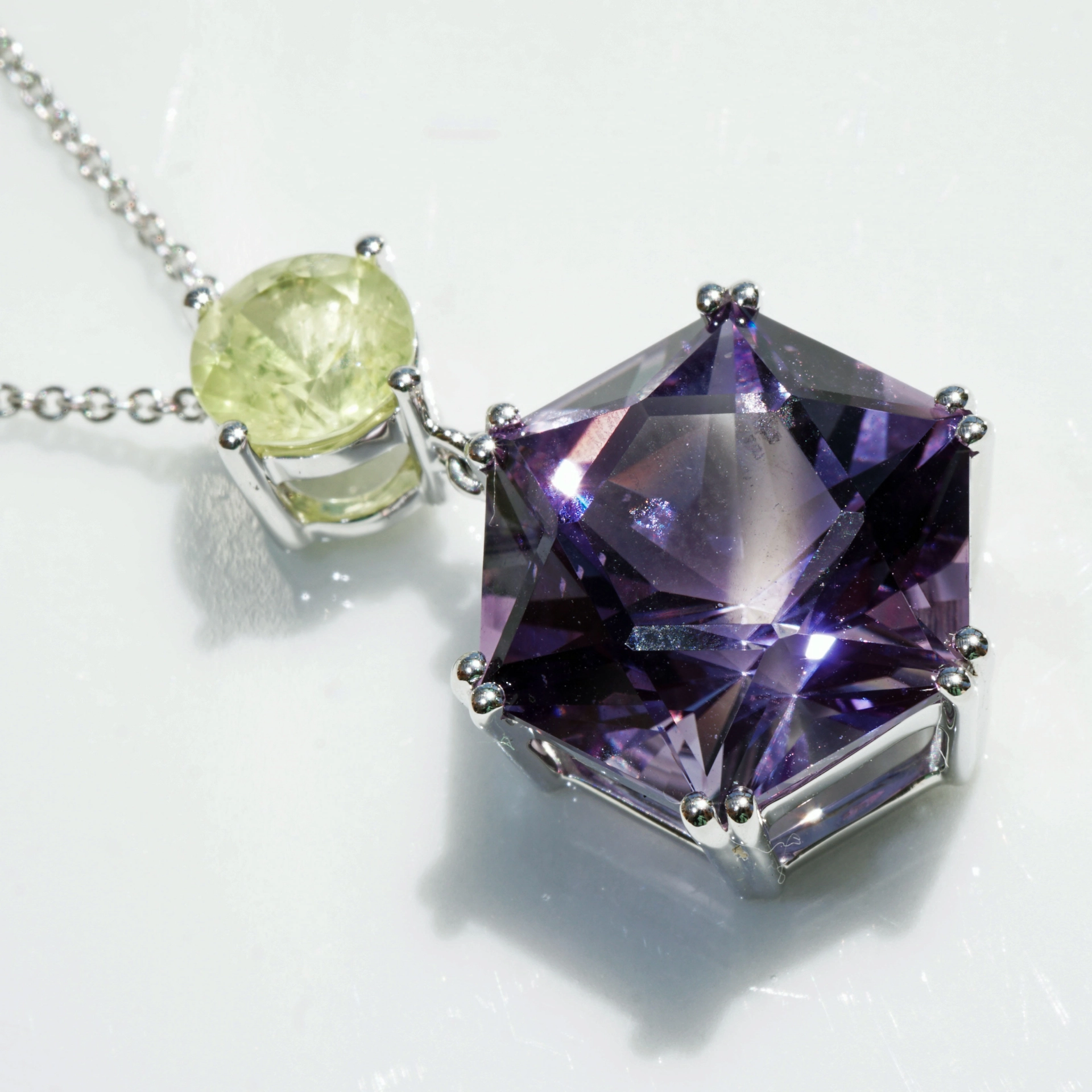 Chrysoberyll Amethyst Pendant with Chain...neverseen Colors...18 kt White Gold