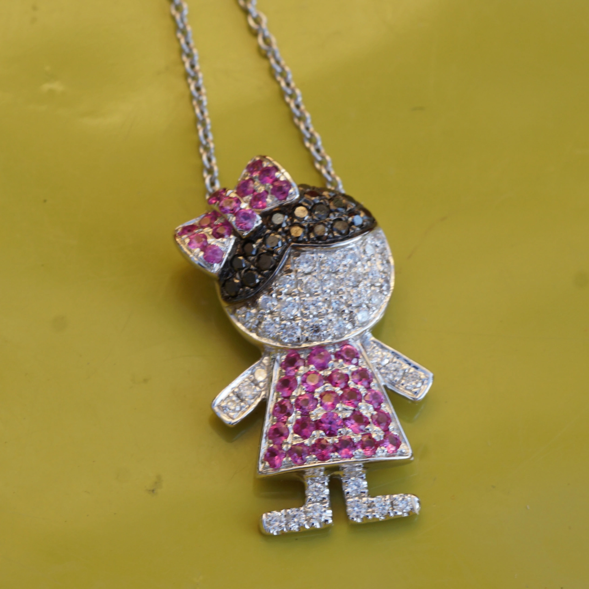 Mädchen Collier 750er Weissgold Diamanten 0.25 ct pink Saphiren 0.20 ct 20 x 13 mm