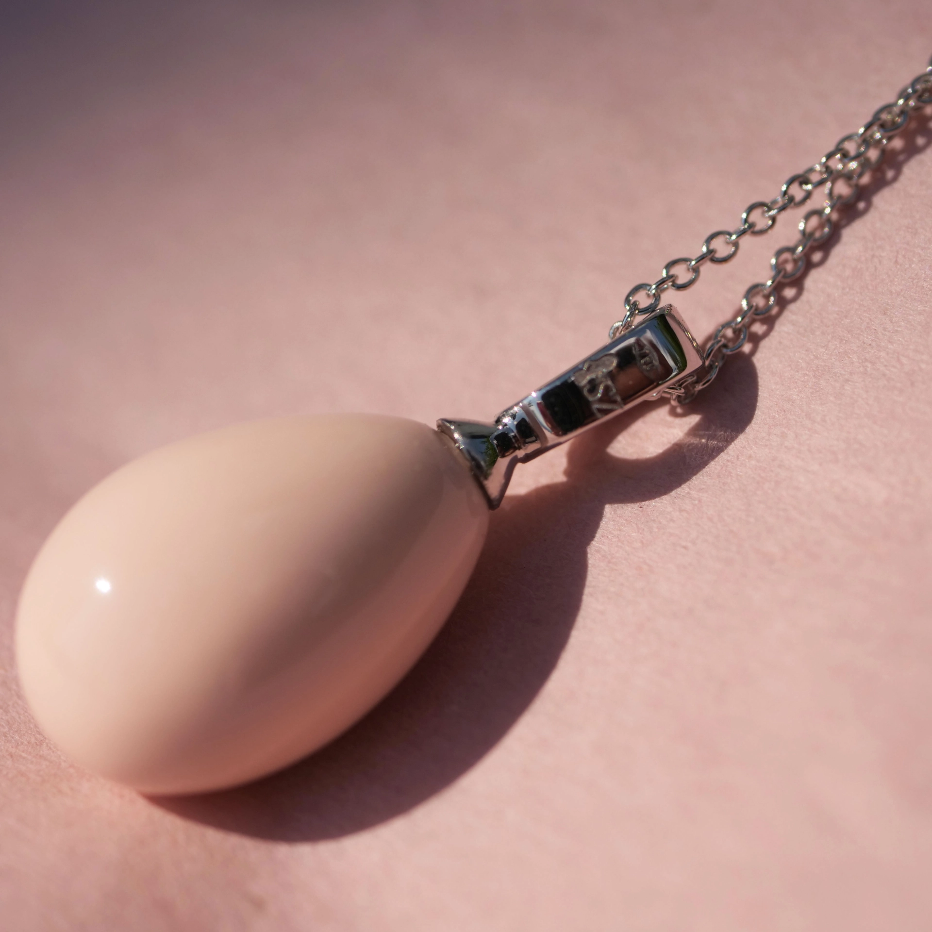 Fine Angel Skin Drop Brilliant Pendant with Chain 18 kt White Gold...sooo elegant
