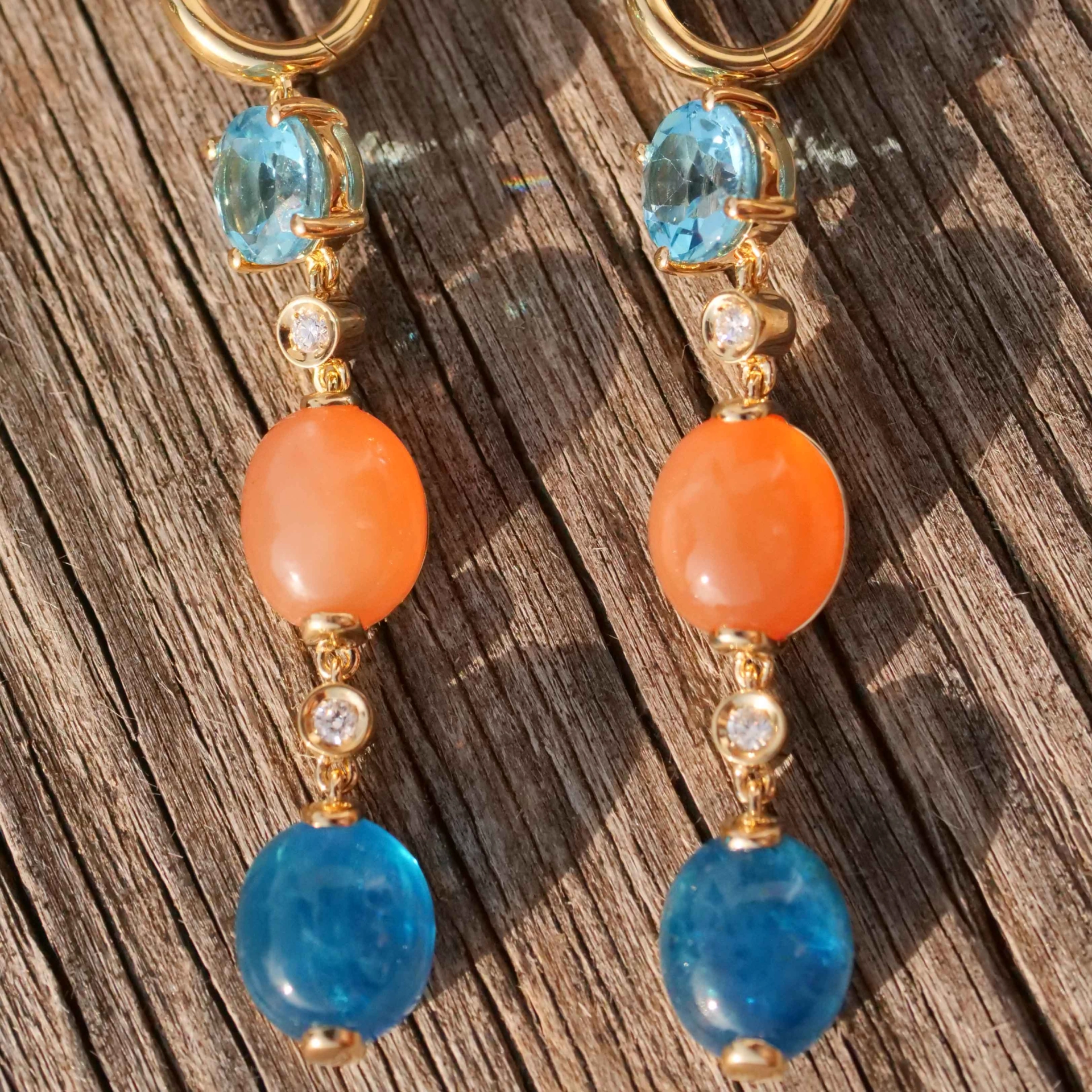 Neon blue paraibacolored Apatite Topaz and Moonstone Earrings 18 kt Jewellery 