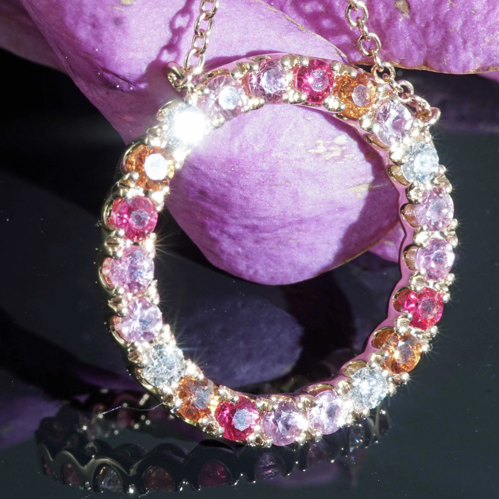 Saphire Brilliant Necklace 18 kt Rose Gold...stunning play of Colors
