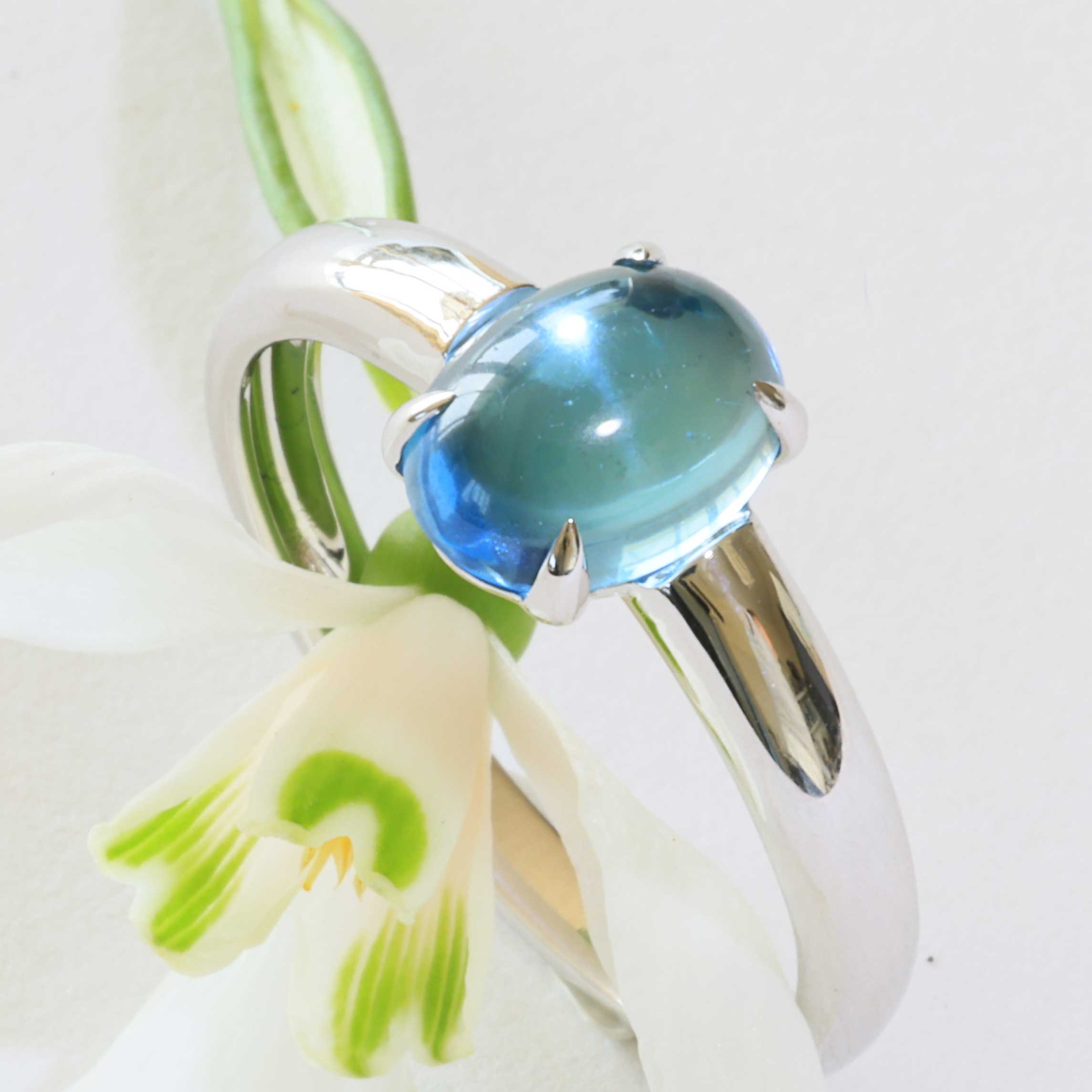 Blue Topaz Ring 750 White Gold Ocean Blue.... sweet Temptation... made in Italy... high-quality