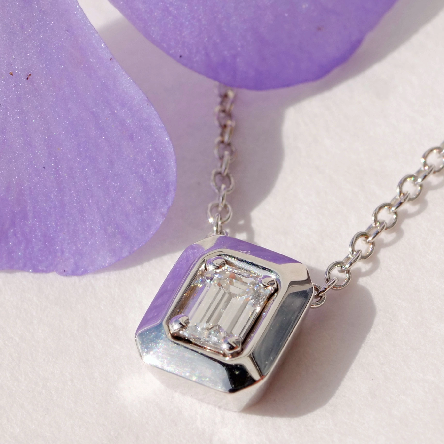 Diamond Emeraldcut Necklace GIA Certificate 0.30 ct River E VVS 18kt Whitegold