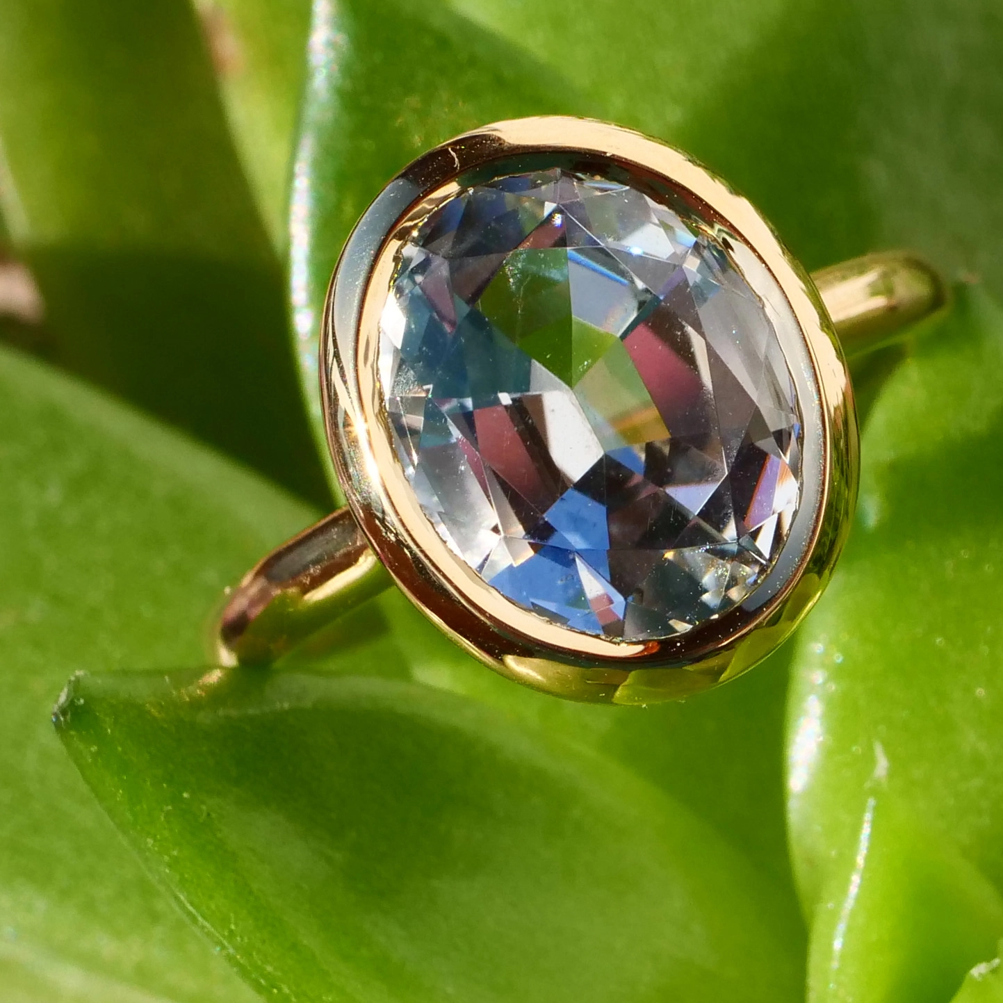 Goshenite beryl ring 4.82 ct, 750 yellow gold Mozambique ... colorless pure form