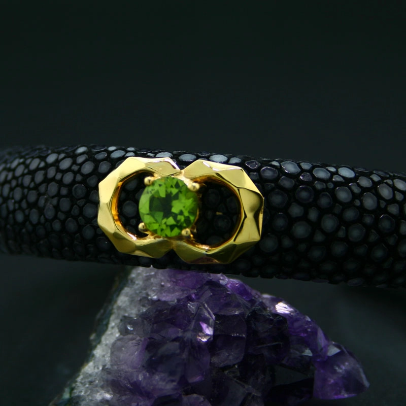 Peridot-Rochenleder-Armreif, 925/-Silber