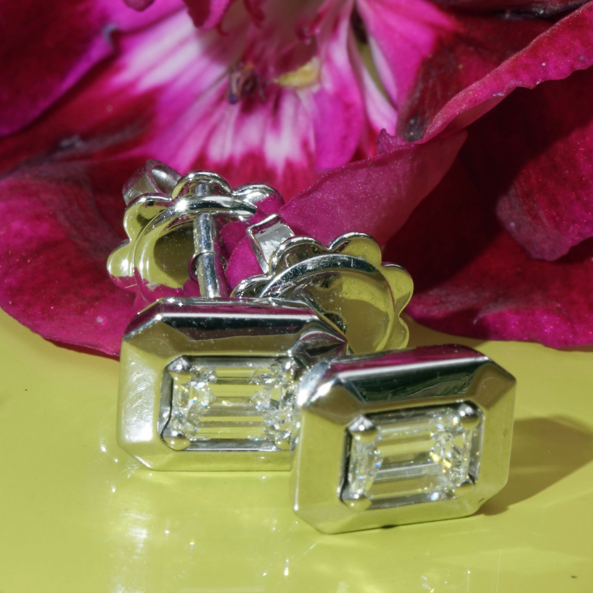 0.40 ct Emerald Cut Diamond Ear Studs 18kt White Gold made in Italy