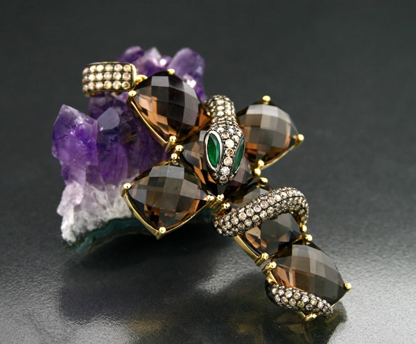 Anhänger mit braunen Brillanten, Rauchquarz und Smaragd