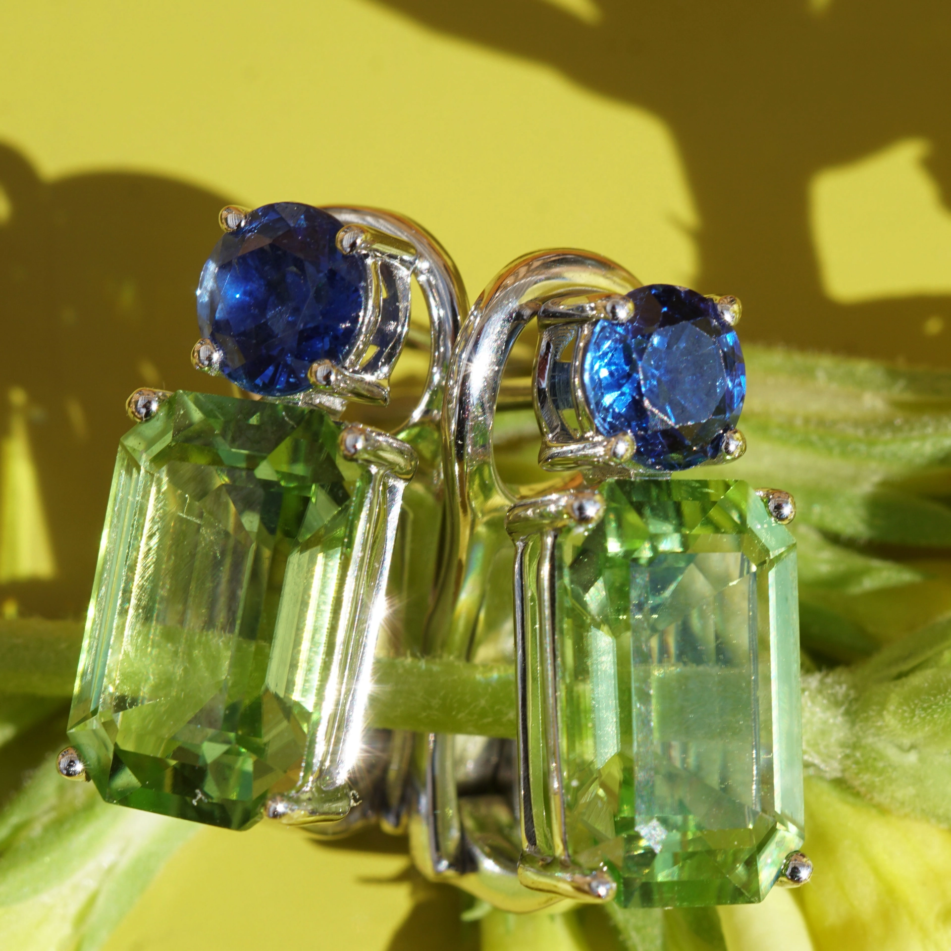 Saphire Peridot Earrings 18 kt White Gold.....High End Quality....Neon Mint Green