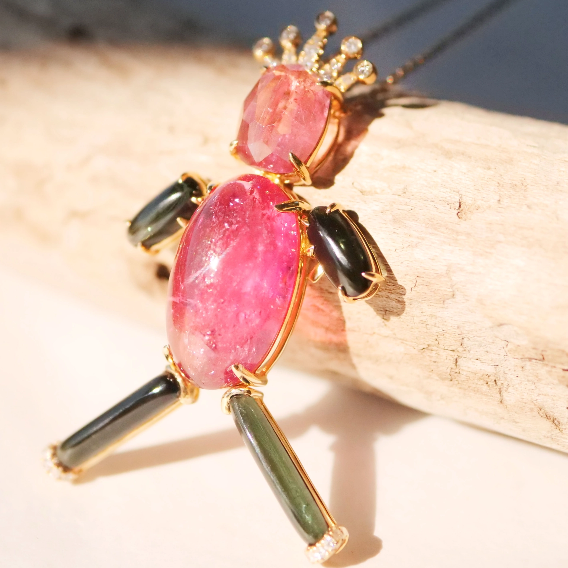 Gemstone Prince Pendant 18 kt Yellow Gold 20 ct 0.18 ct....really funny