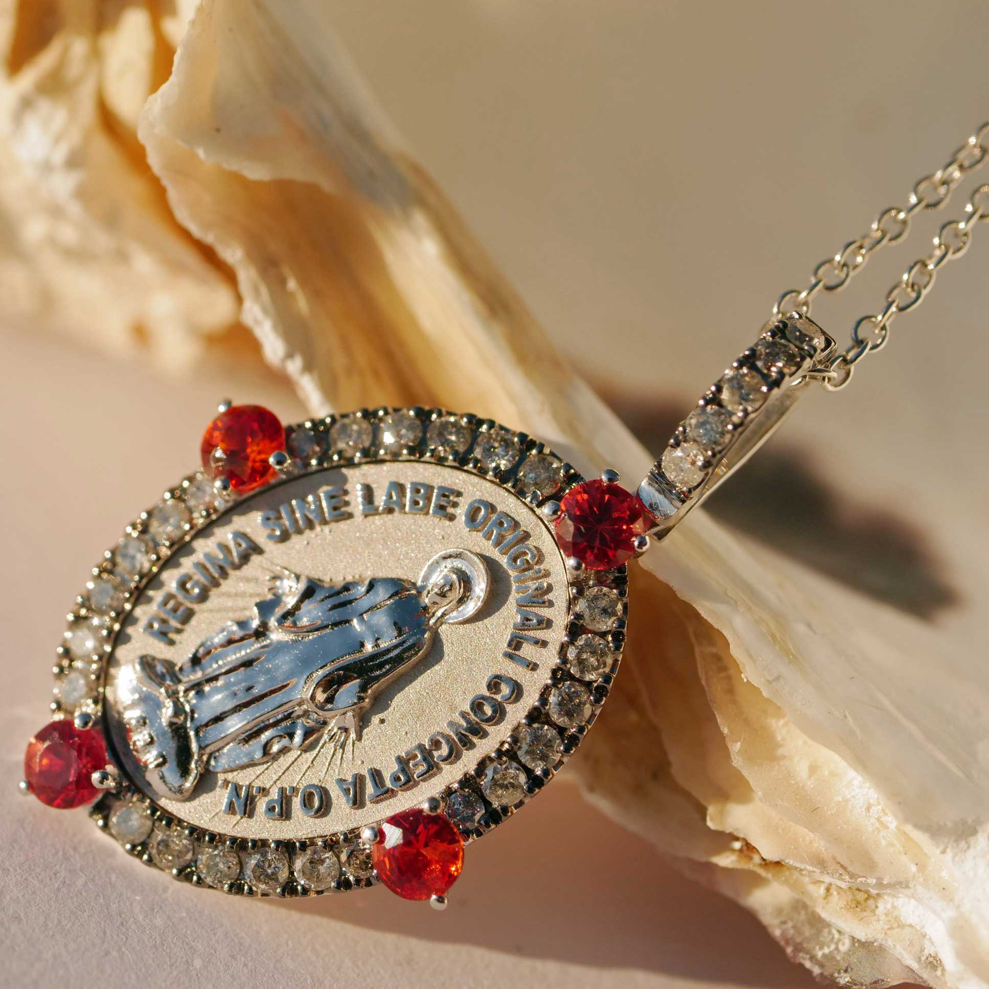 sweet madonna pendant made in italy, perfectly set in 750 white gold,