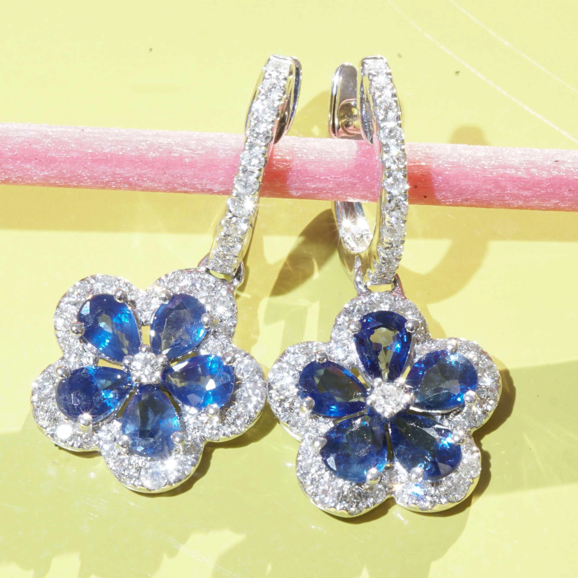 Saphire Brilliant Earrings floral Style...sooo pretty... 18 kt White Gold 