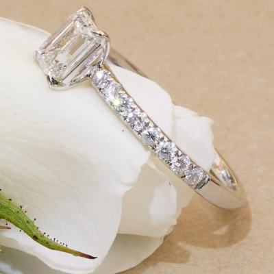 Emerald Cut Diamond Solitaire Ring 18 kt White Gold 0.80 ct TW SI1 with GIA Certificate