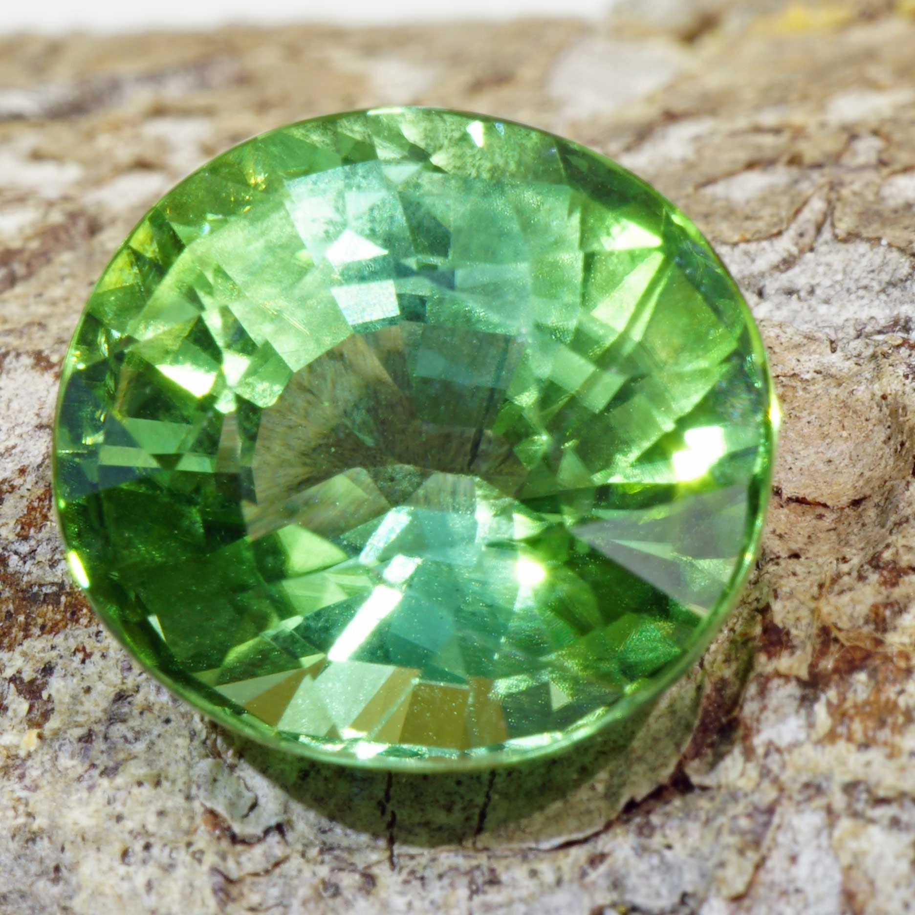 Jaba Tourmaline from Afghanistan green yellow 13.65 ct fine Color Loupeclean Investment Gemstone
