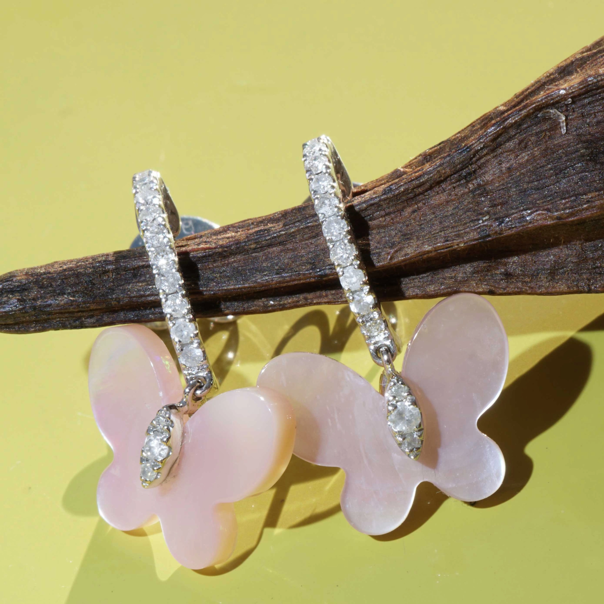 Mother of Pearl Butterfly Brilliant Earrings 18 kt White Gold....fly