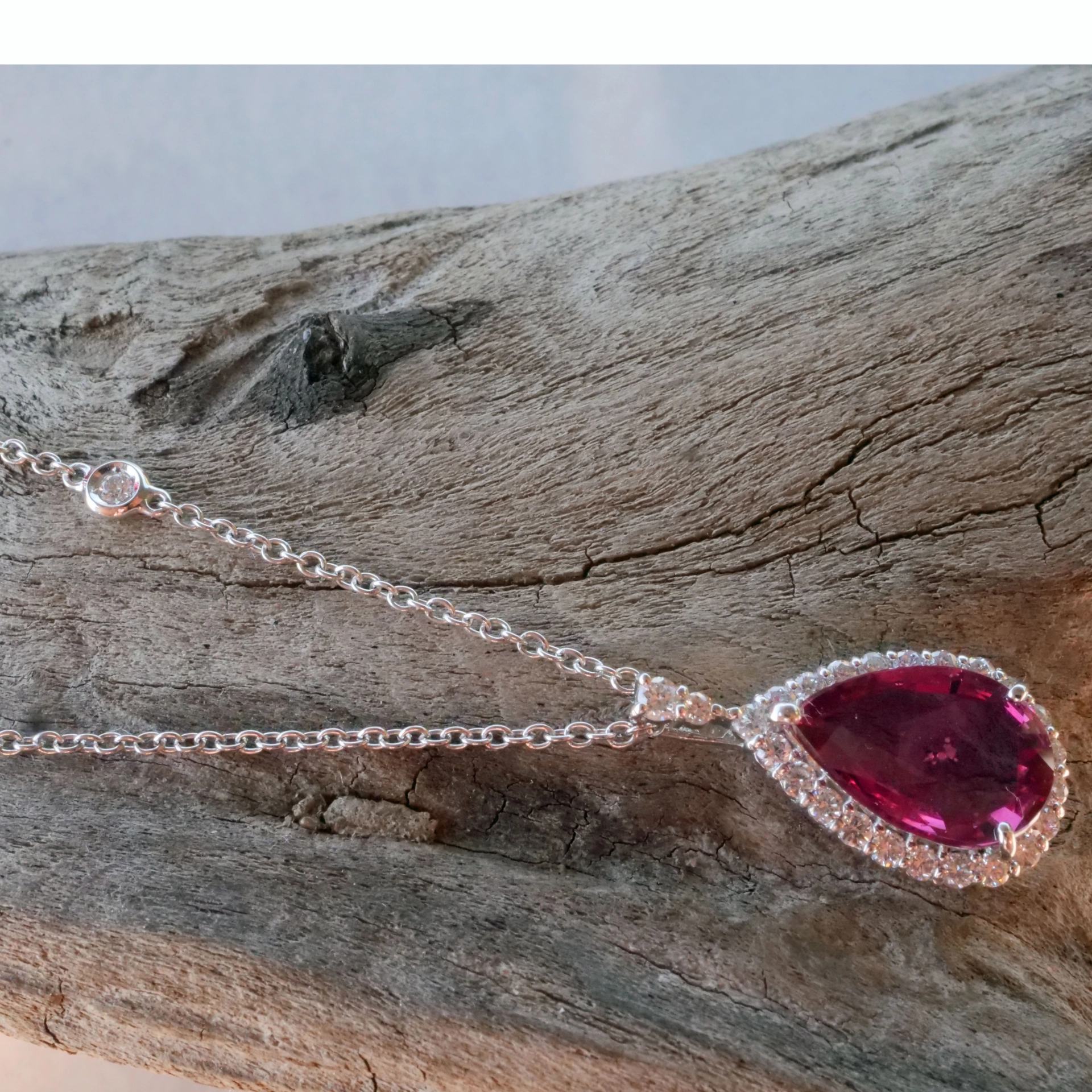 Ruby Brilliant Pendant 3.03 ct unheated Mozambique AIGS Certificate 950 platinum 0.43 ct Rare Size