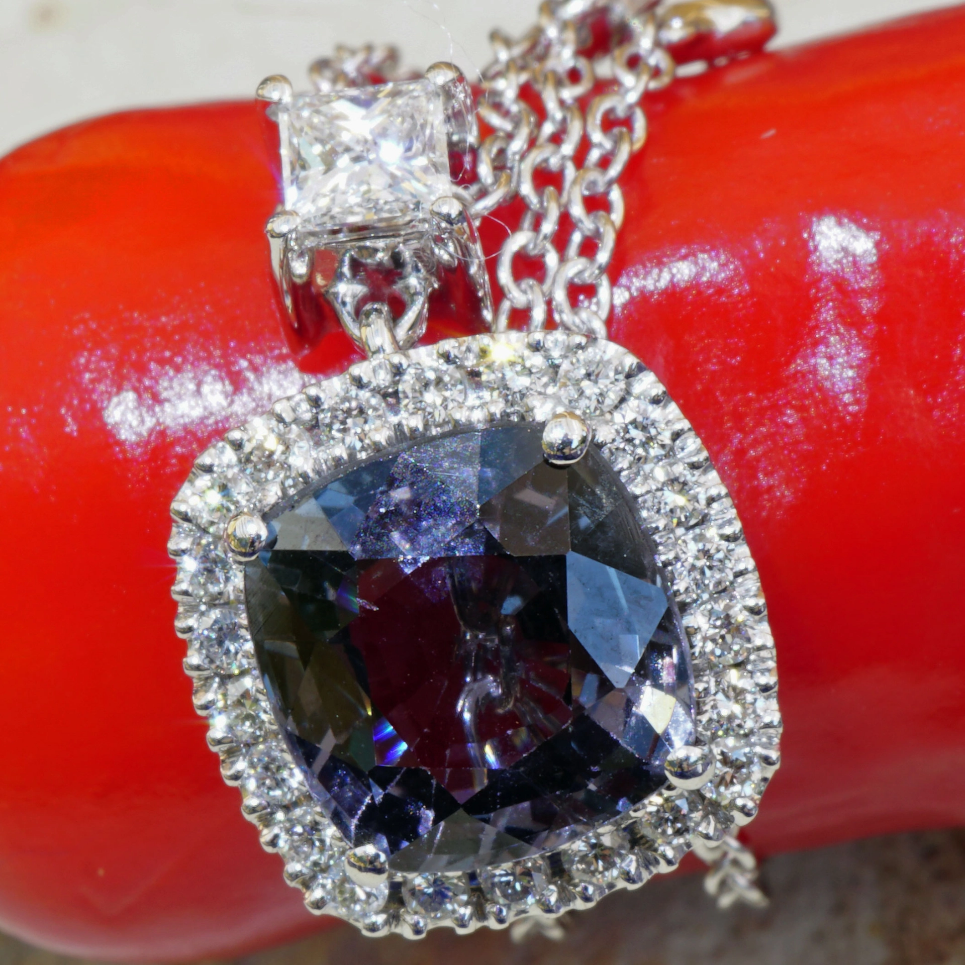 Grey-Blue Spinel Diamond Necklace 2.45 ct AAA+....Great Luminosity 18 kt Whitegold